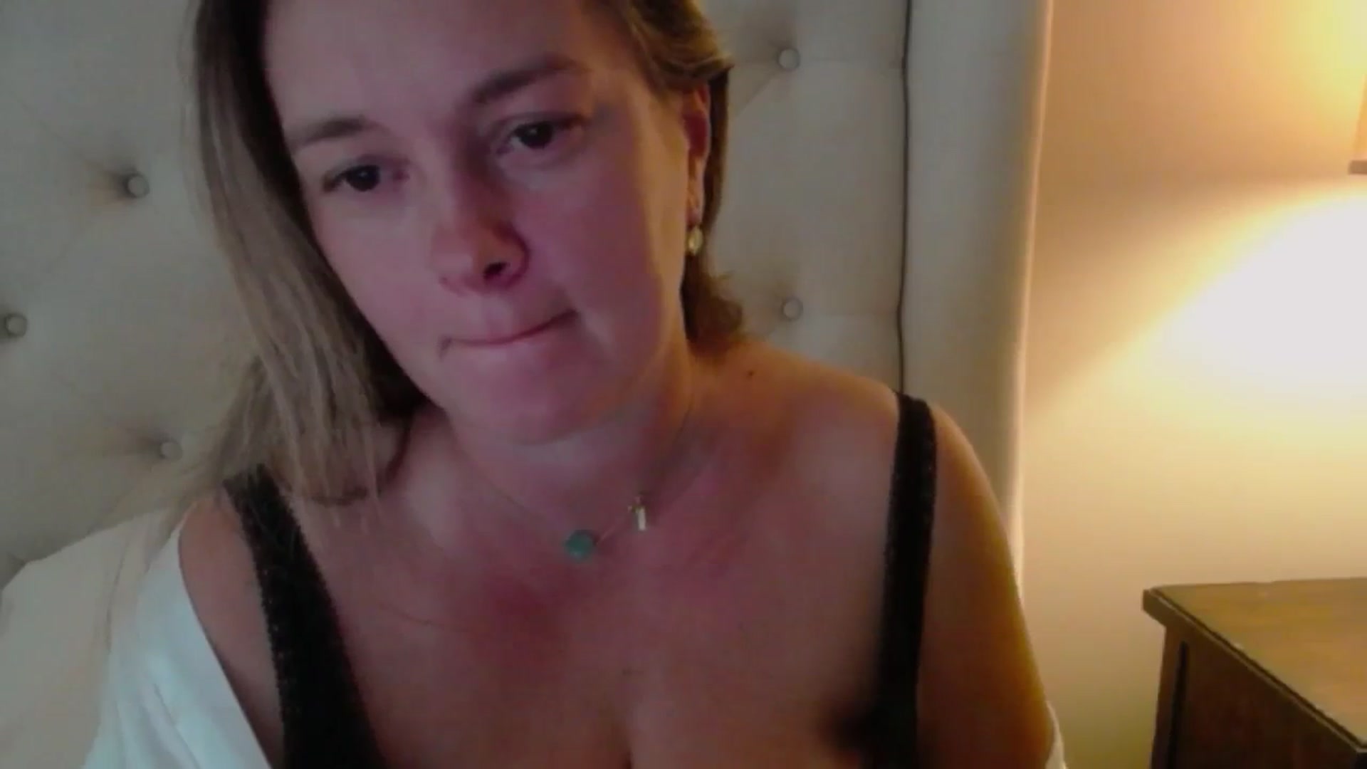 Gallery image thumbnail from J0llye's myfreecams stream on, 08/11/2024, 20:03 image 8 of 20