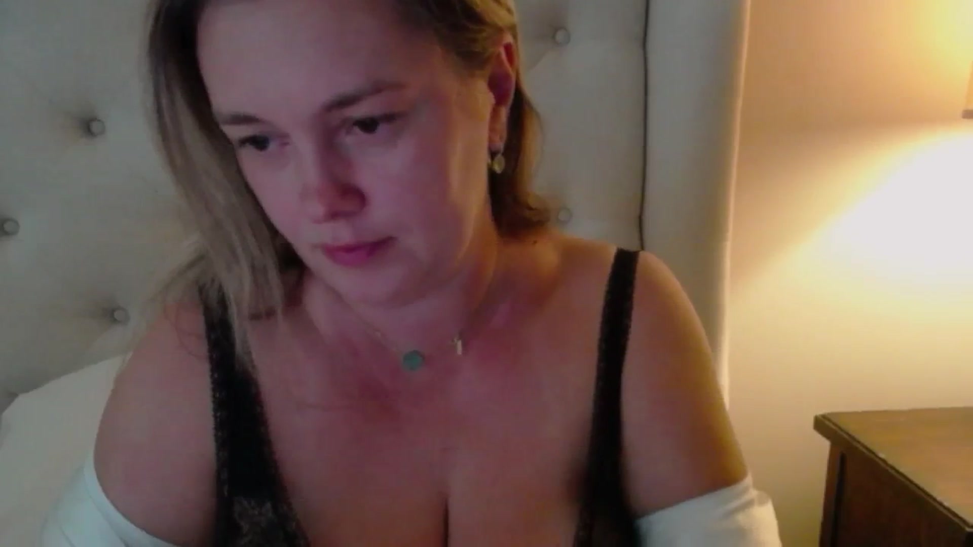 Gallery image thumbnail from J0llye's myfreecams stream on, 08/11/2024, 20:03 image 12 of 20