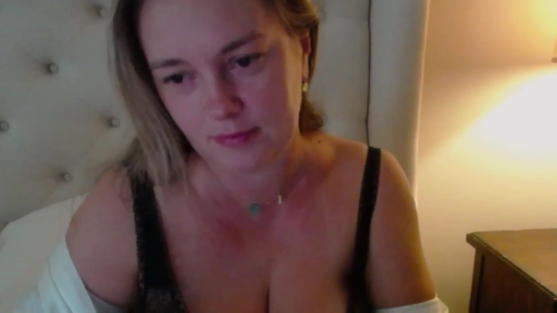Gallery image thumbnail from J0llye's myfreecams stream on, 08/11/2024, 20:03 image 10 of 20