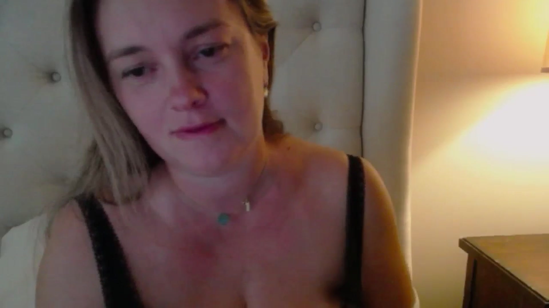 Gallery image thumbnail from J0llye's myfreecams stream on, 08/11/2024, 20:03 image 9 of 20