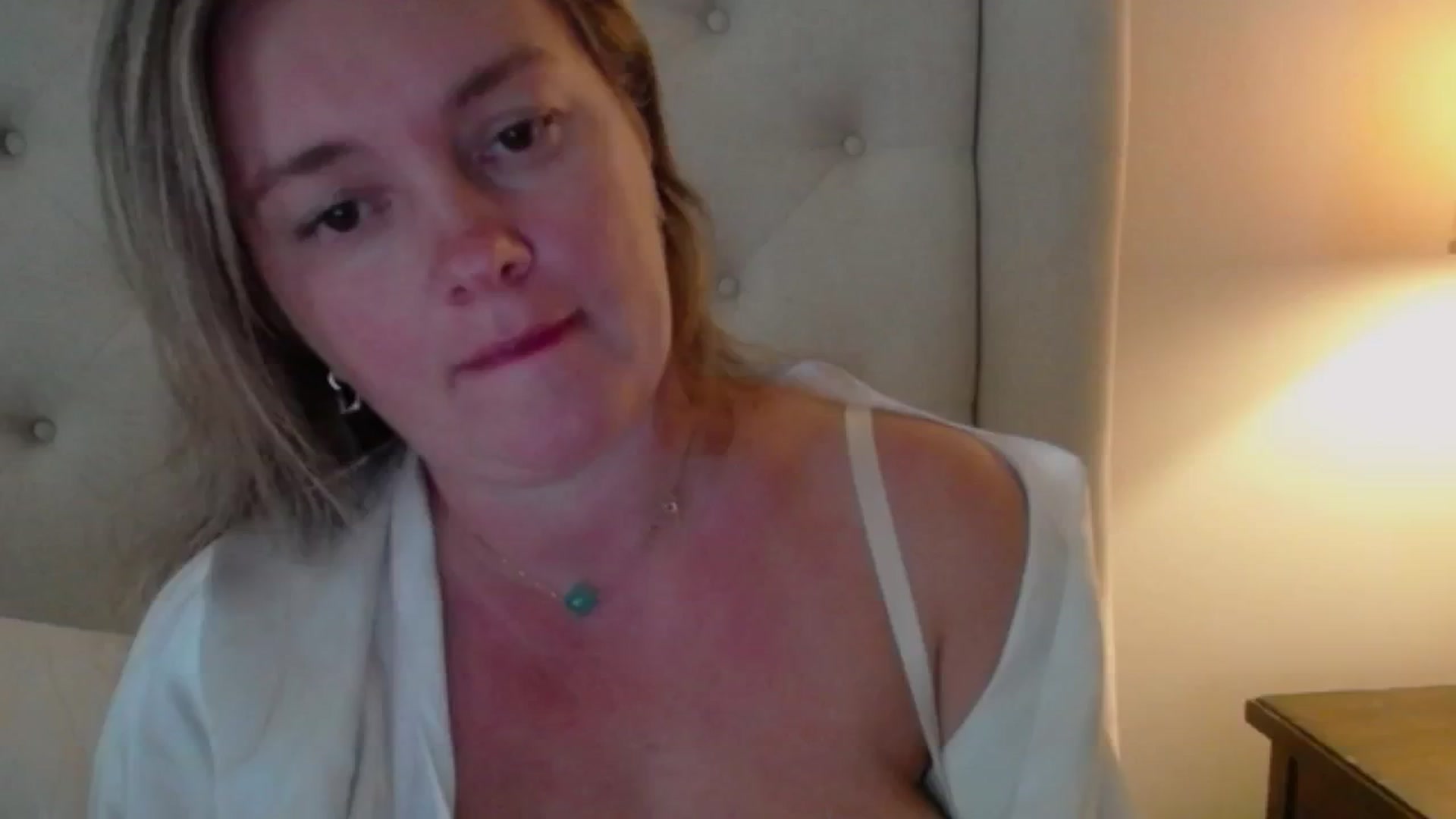 Gallery image thumbnail from J0llye's myfreecams stream on, 08/14/2024, 21:27 image 2 of 20
