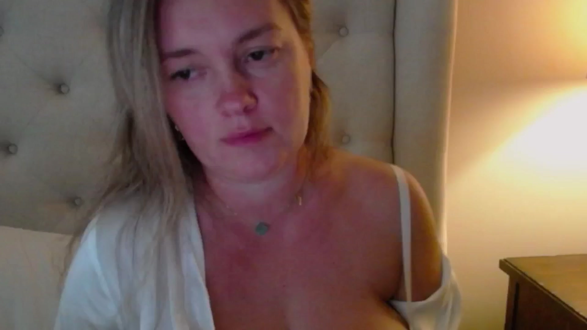 Gallery image thumbnail from J0llye's myfreecams stream on, 08/14/2024, 21:27 image 9 of 20