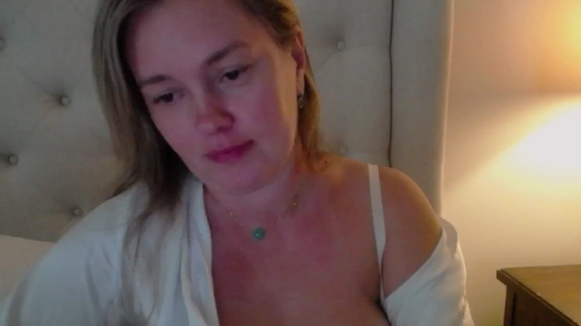 Gallery image thumbnail from J0llye's myfreecams stream on, 08/14/2024, 21:27 image 4 of 20