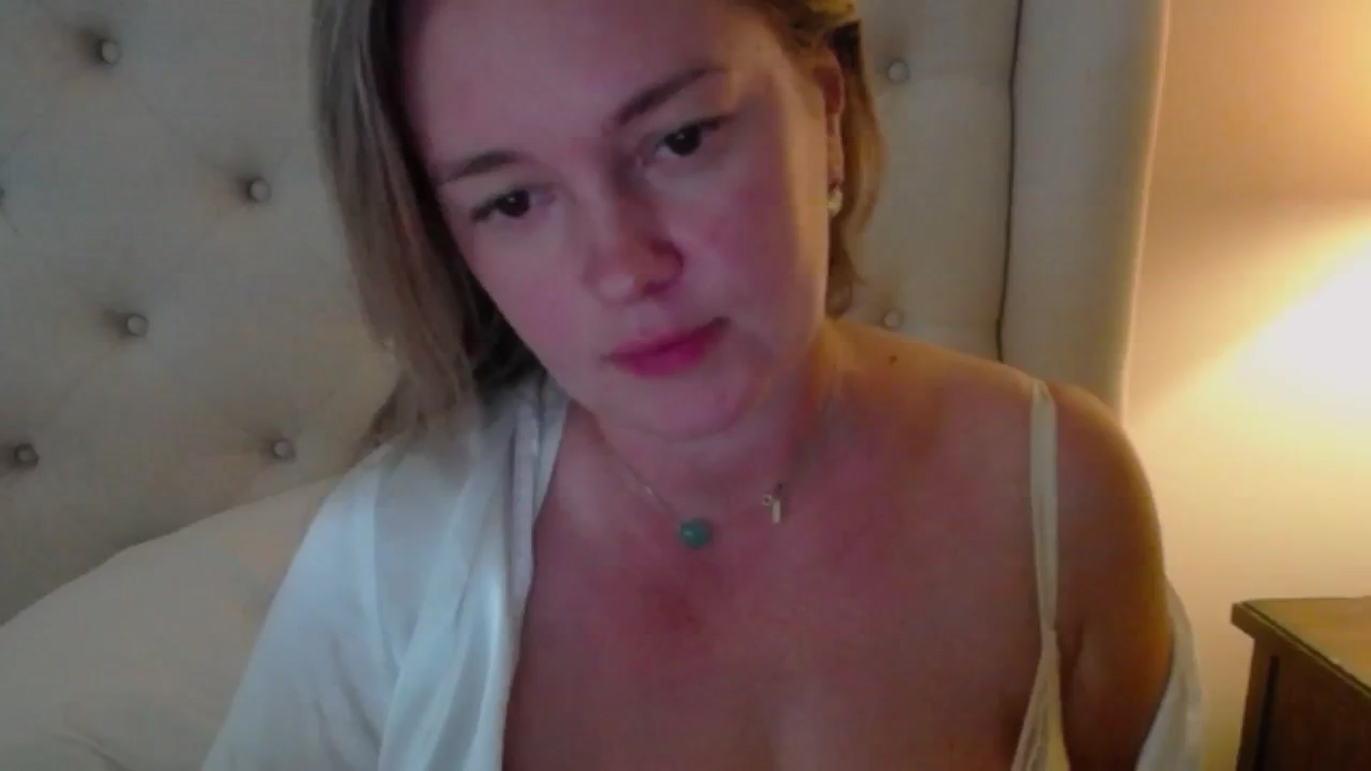 Gallery image thumbnail from J0llye's myfreecams stream on, 08/16/2024, 19:56 image 2 of 20