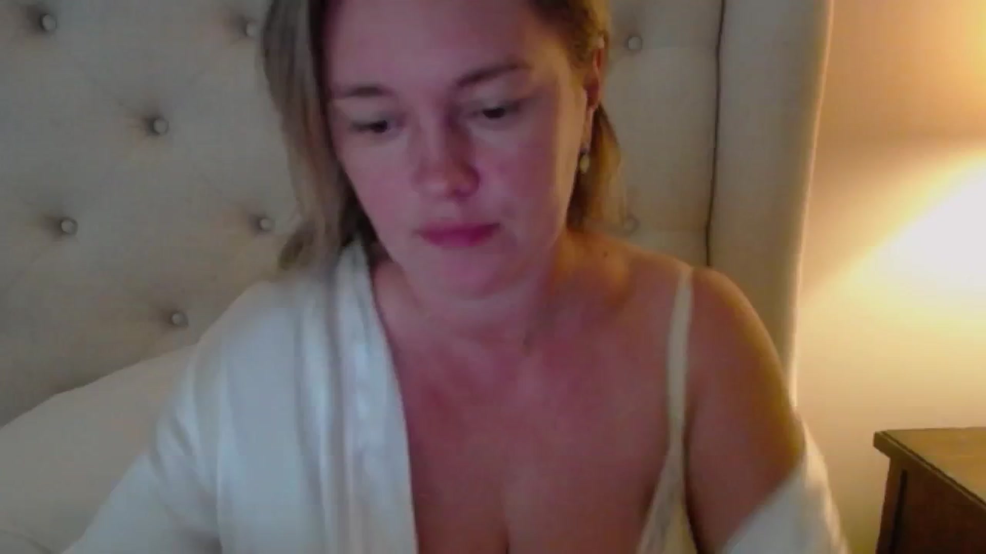 Gallery image thumbnail from J0llye's myfreecams stream on, 08/16/2024, 19:56 image 18 of 20