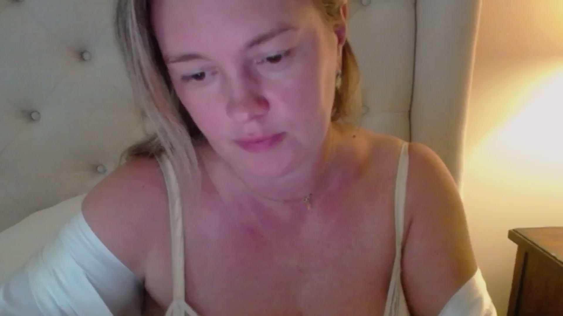 Gallery image thumbnail from J0llye's myfreecams stream on, 08/16/2024, 19:56 image 17 of 20