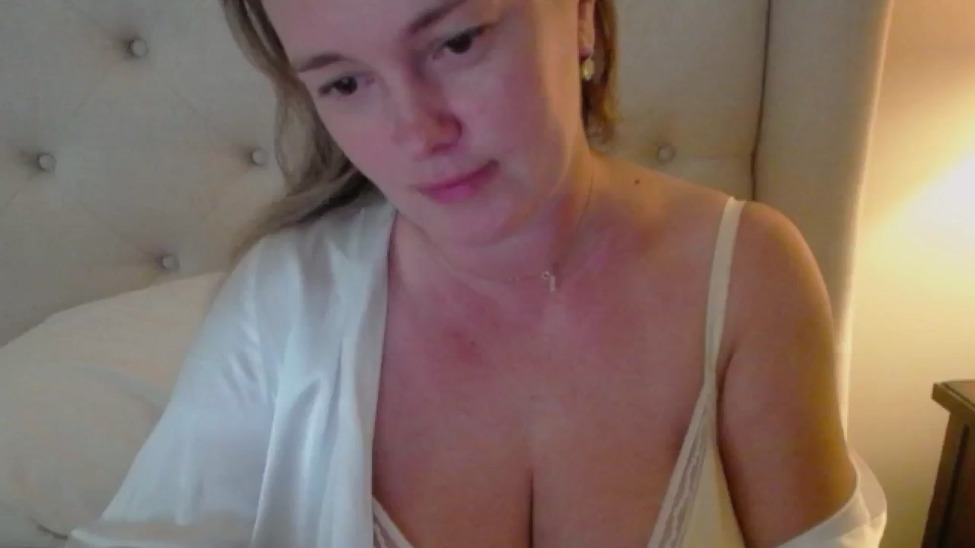 Gallery image thumbnail from J0llye's myfreecams stream on, 08/16/2024, 20:56 image 7 of 20