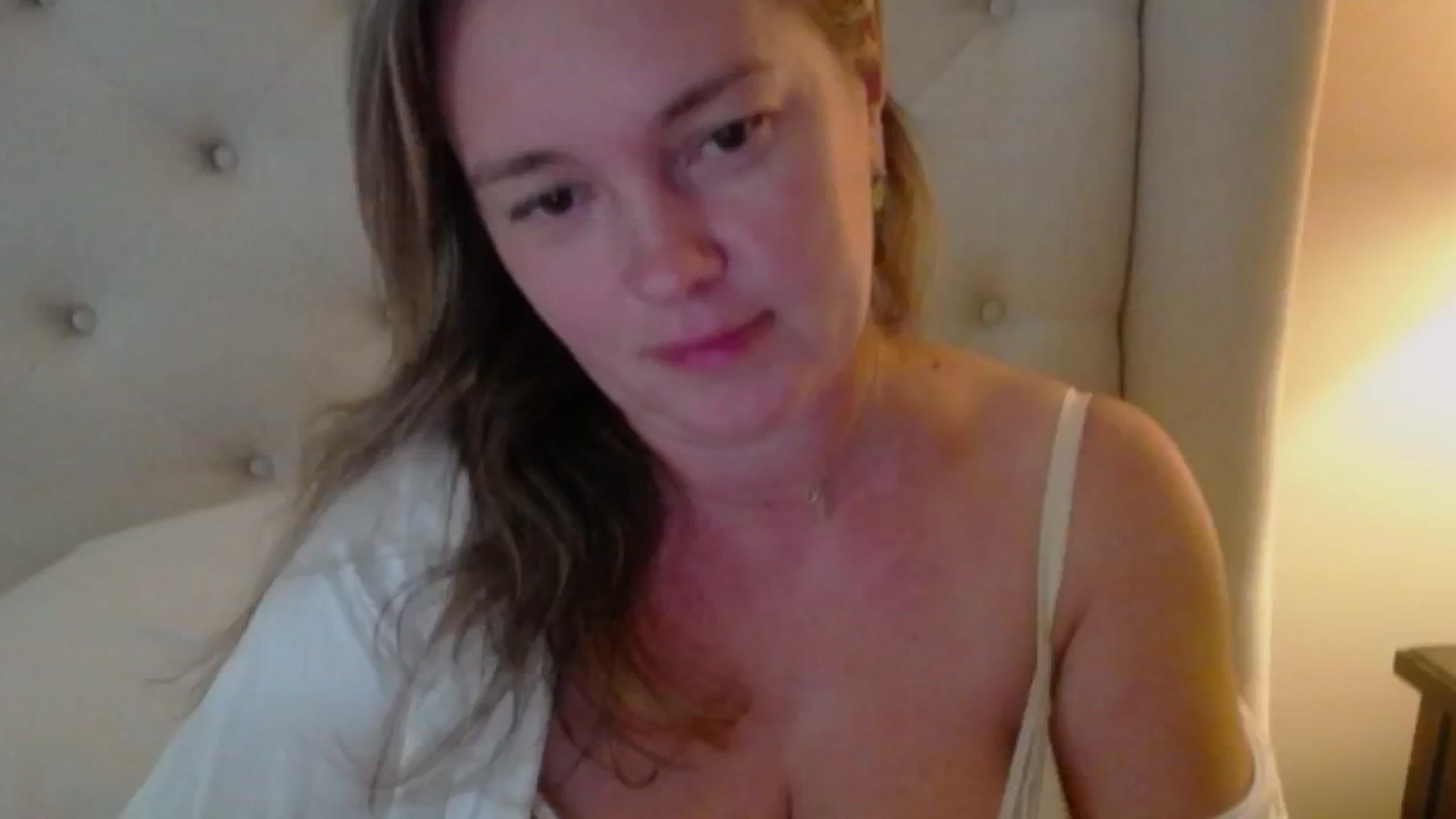 Gallery image thumbnail from J0llye's myfreecams stream on, 08/16/2024, 20:56 image 6 of 20
