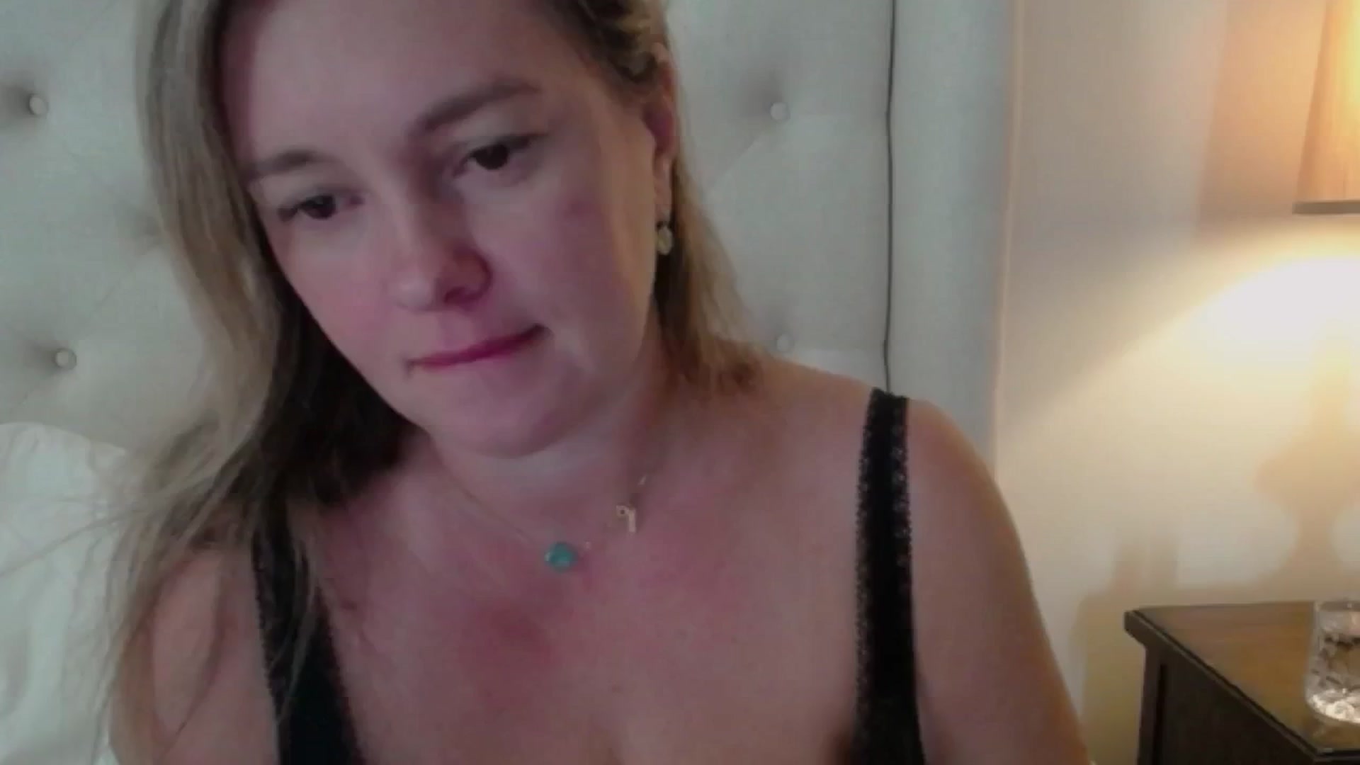 Gallery image thumbnail from J0llye's myfreecams stream on, 08/20/2024, 15:21 image 13 of 20