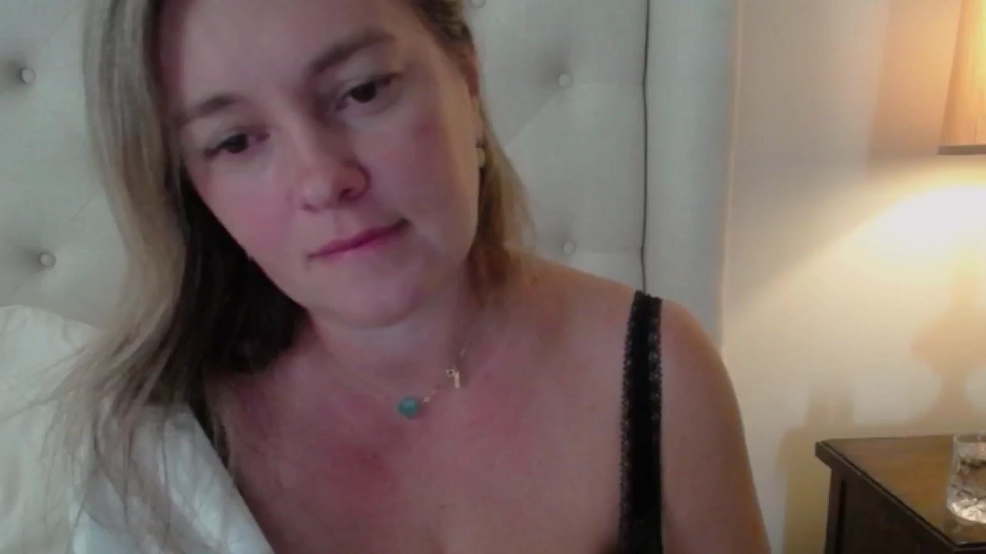 Gallery image thumbnail from J0llye's myfreecams stream on, 08/20/2024, 15:21 image 12 of 20