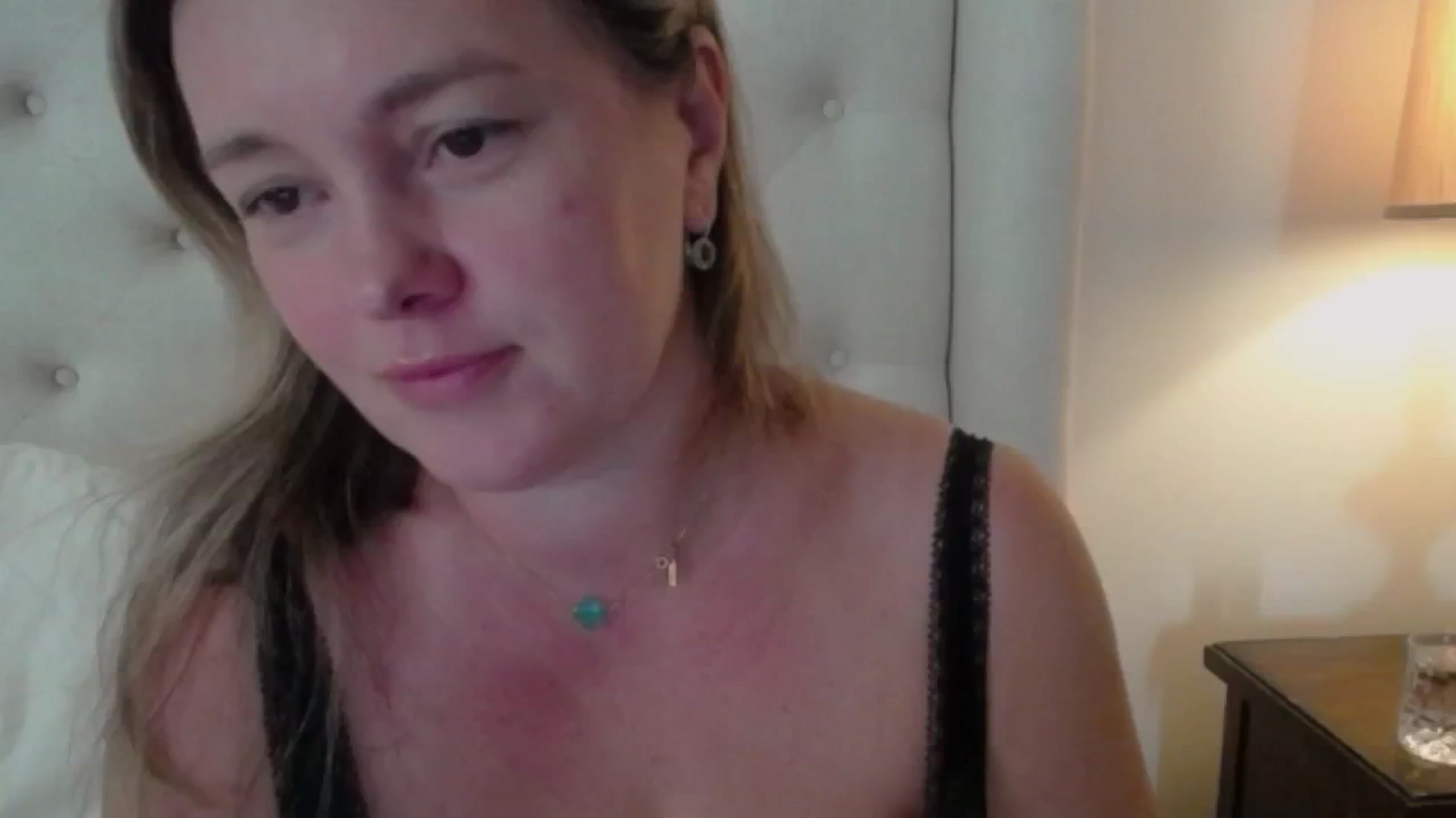 Gallery image thumbnail from J0llye's myfreecams stream on, 08/20/2024, 15:21 image 14 of 20