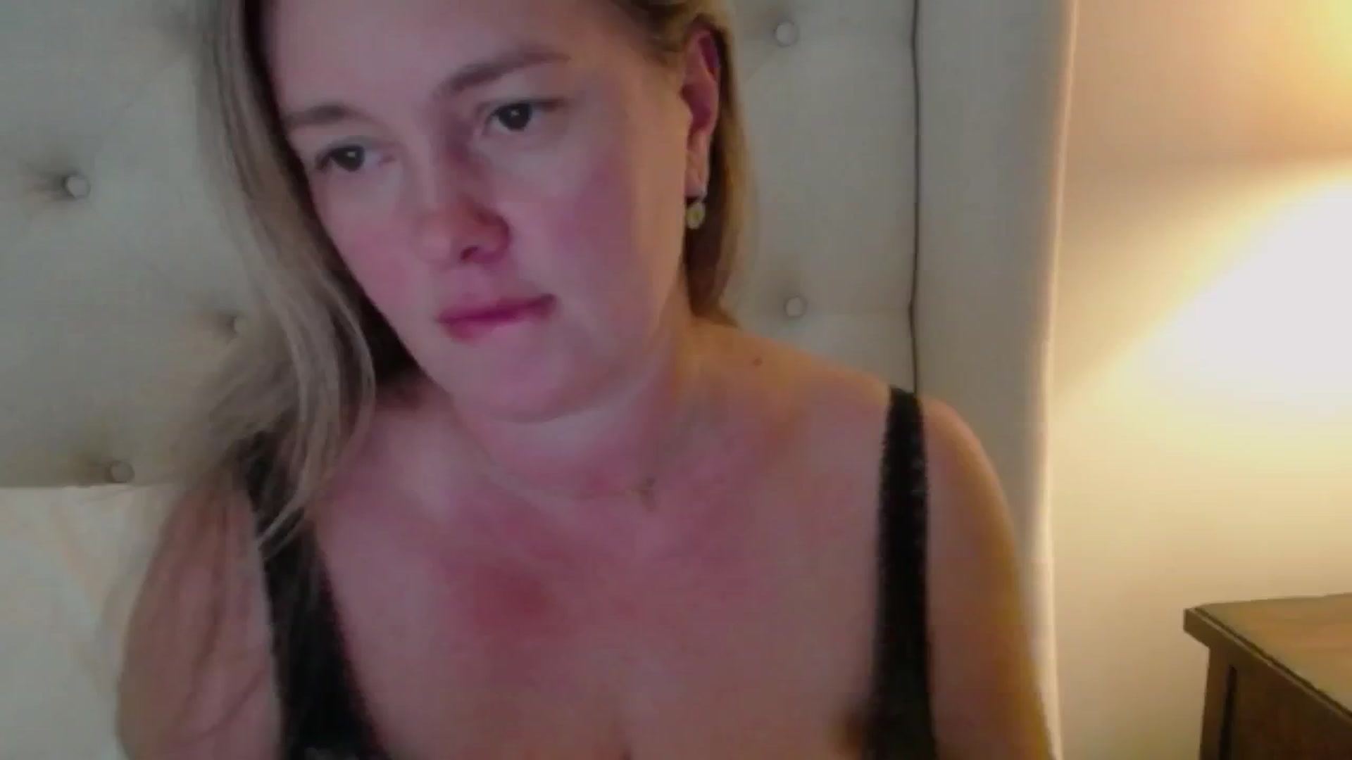 Gallery image thumbnail from J0llye's myfreecams stream on, 08/20/2024, 19:07 image 12 of 20