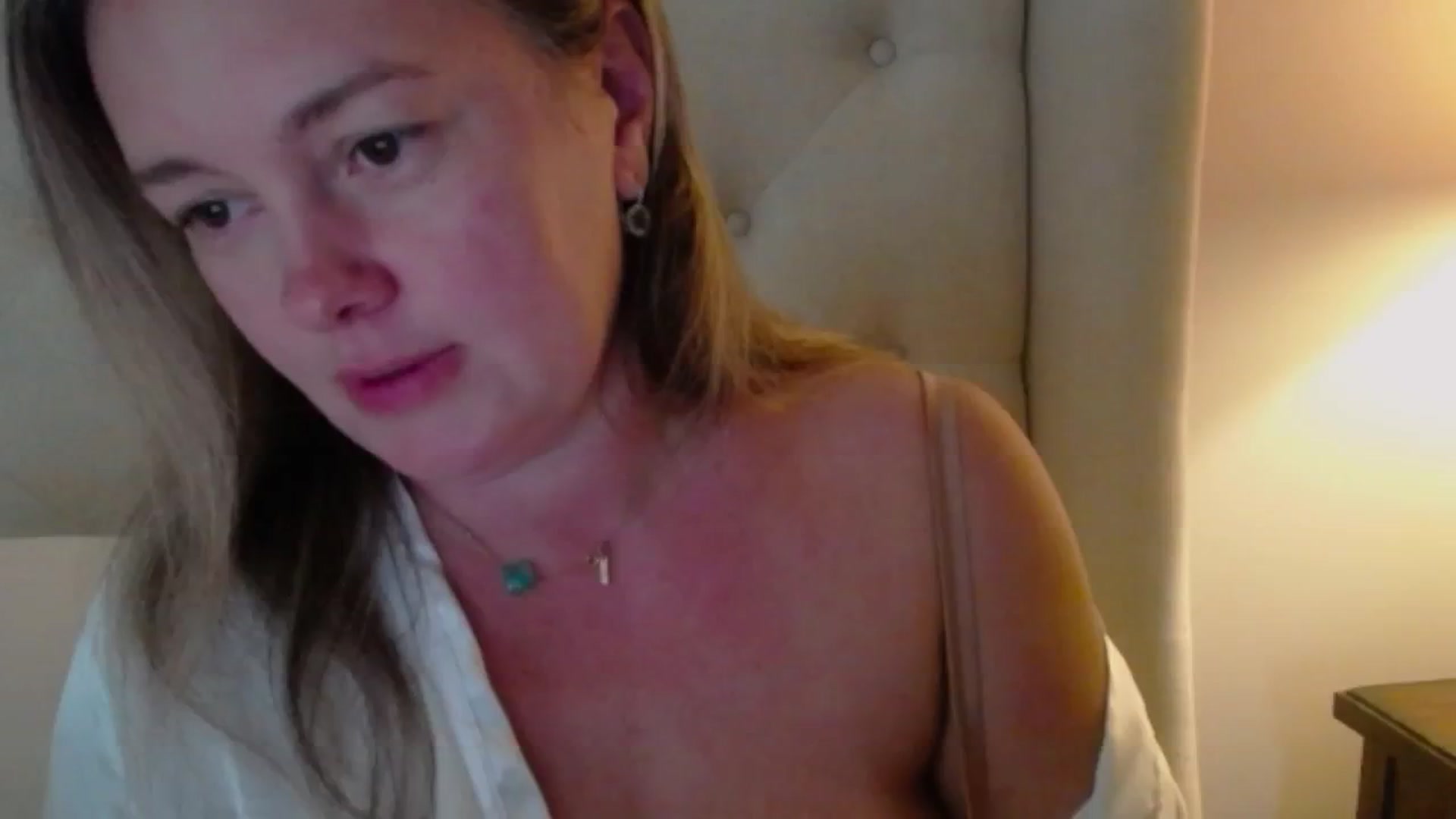 Gallery image thumbnail from J0llye's myfreecams stream on, 08/21/2024, 19:25 image 13 of 20