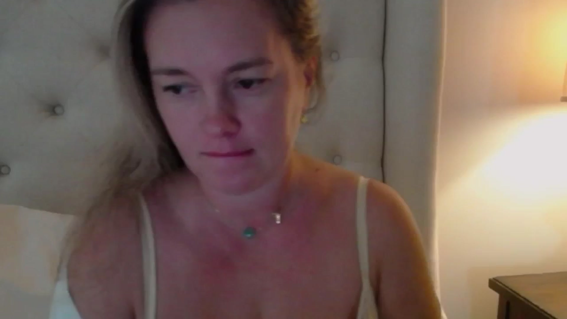 Gallery image thumbnail from J0llye's myfreecams stream on, 08/22/2024, 16:50 image 1 of 20