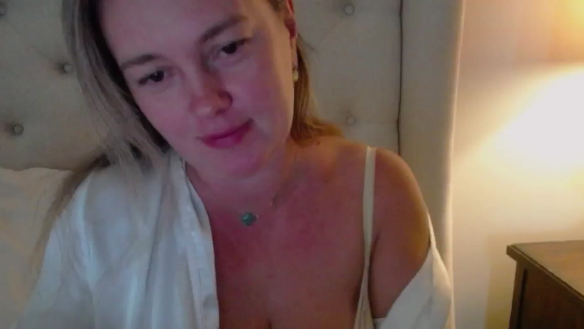 Gallery image thumbnail from J0llye's myfreecams stream on, 08/22/2024, 18:41 image 9 of 20