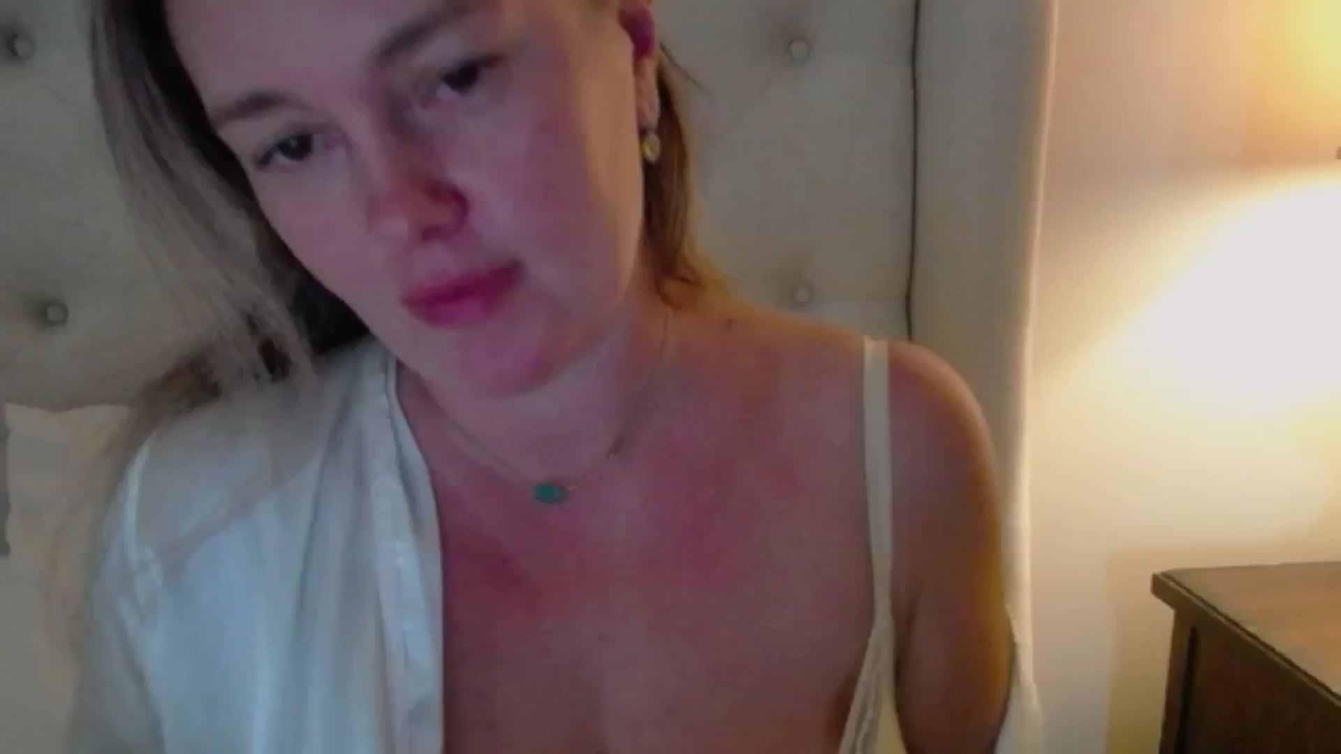Gallery image thumbnail from J0llye's myfreecams stream on, 08/22/2024, 18:41 image 3 of 20