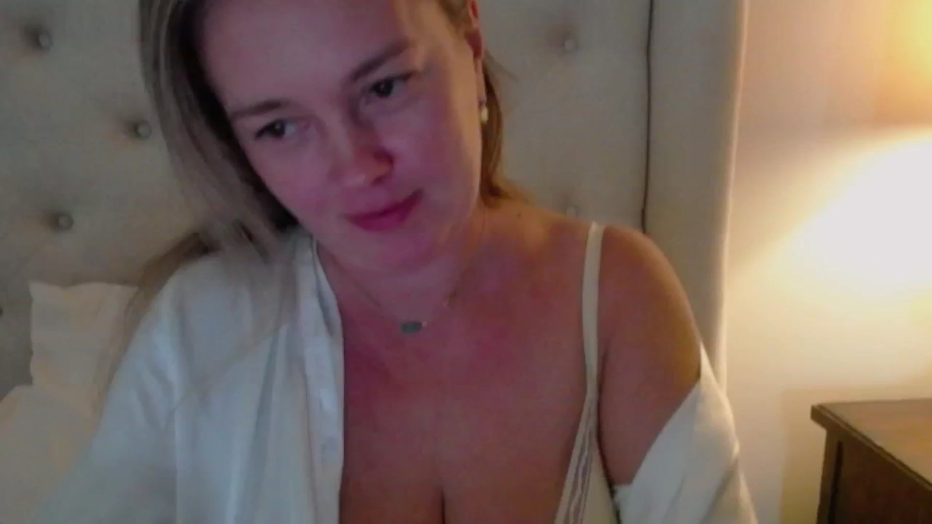Gallery image thumbnail from J0llye's myfreecams stream on, 08/22/2024, 18:41 image 2 of 20