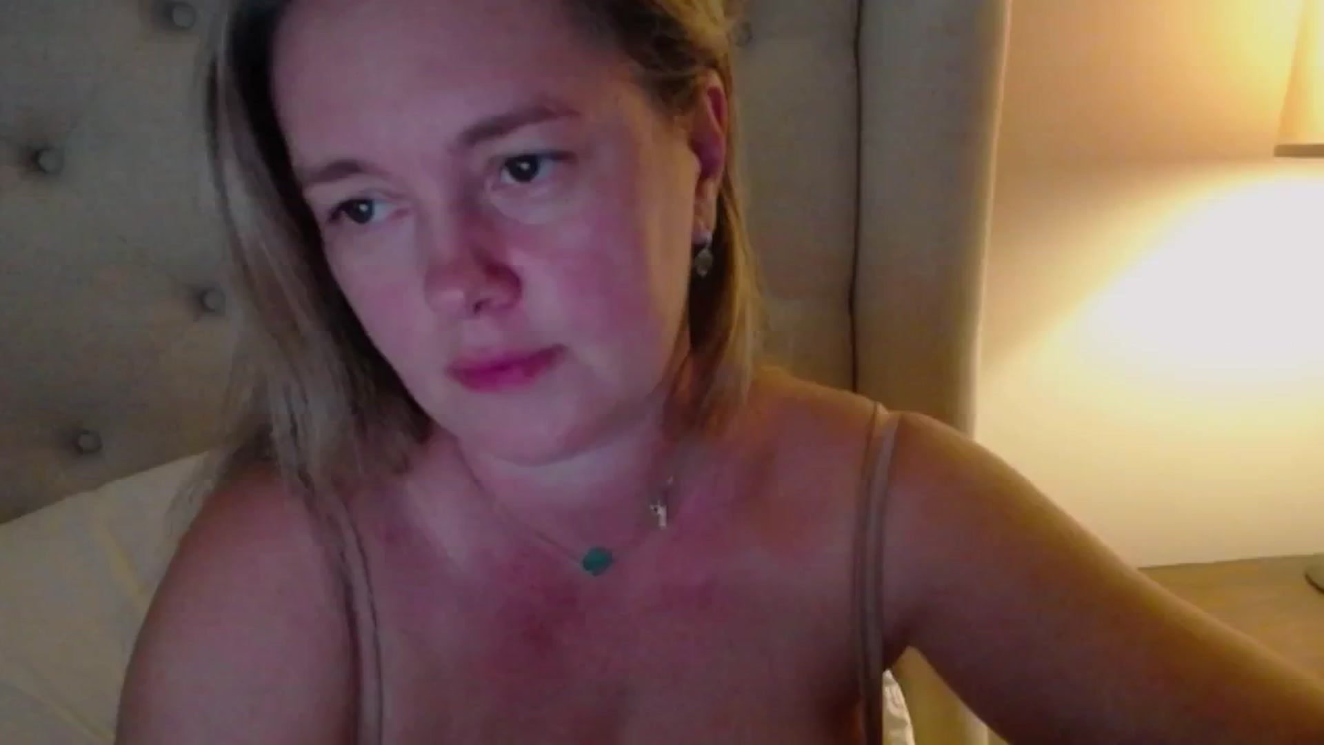 Gallery image thumbnail from J0llye's myfreecams stream on, 08/25/2024, 20:48 image 7 of 20