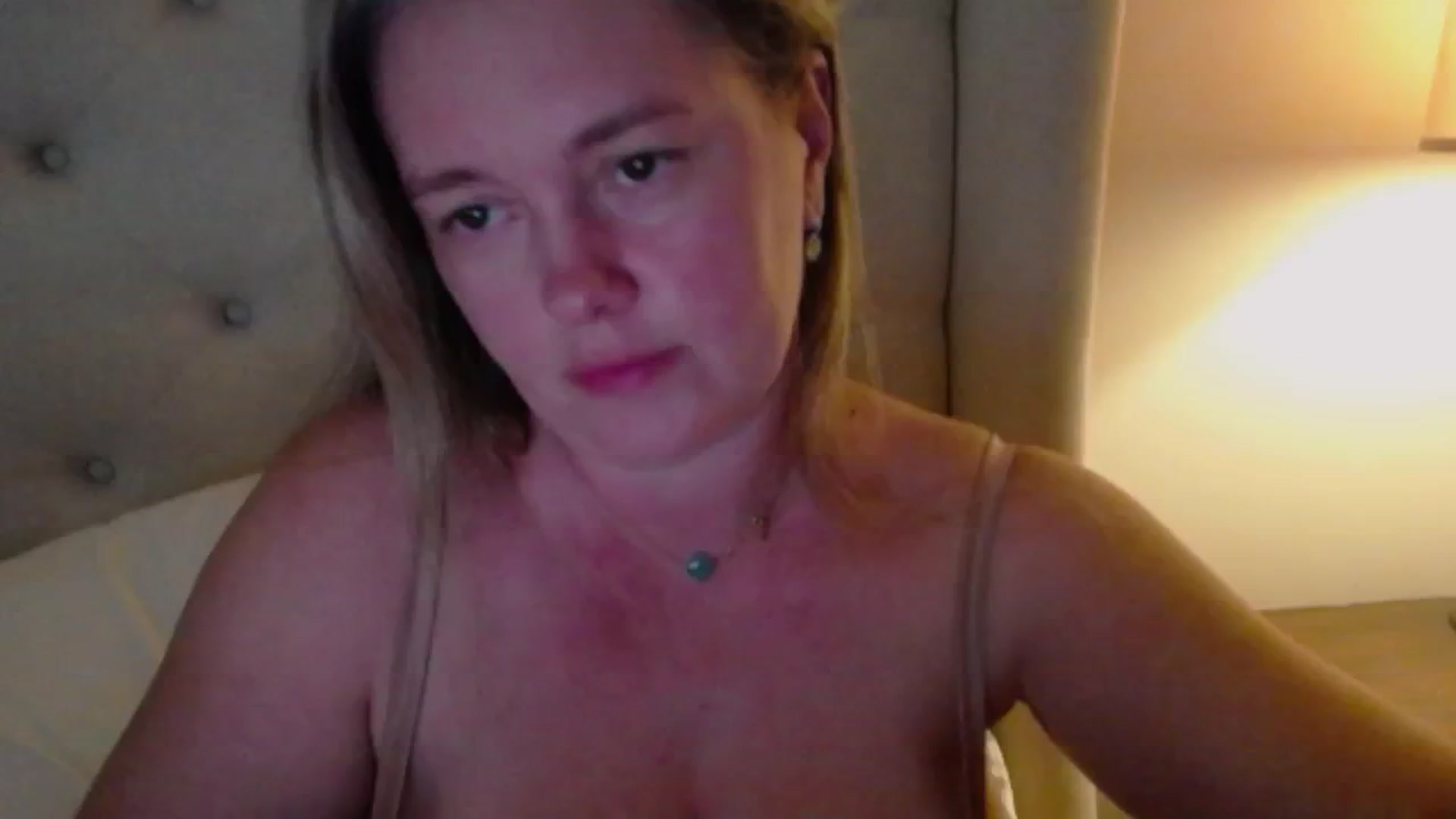 Gallery image thumbnail from J0llye's myfreecams stream on, 08/25/2024, 20:48 image 20 of 20