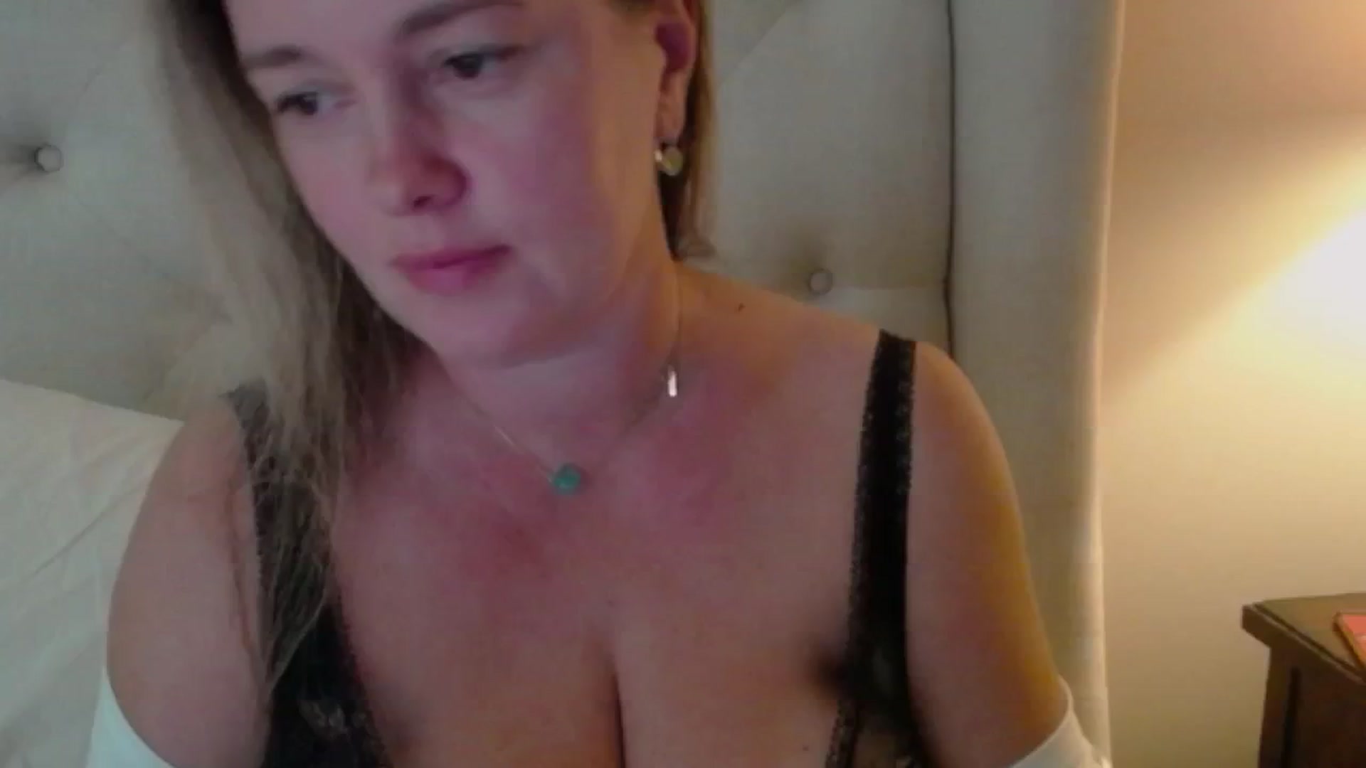 Gallery image thumbnail from J0llye's myfreecams stream on, 08/27/2024, 17:03 image 11 of 20
