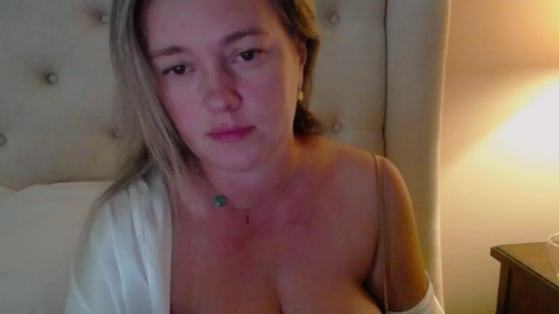 Gallery image thumbnail from J0llye's myfreecams stream on, 08/28/2024, 16:48 image 10 of 20