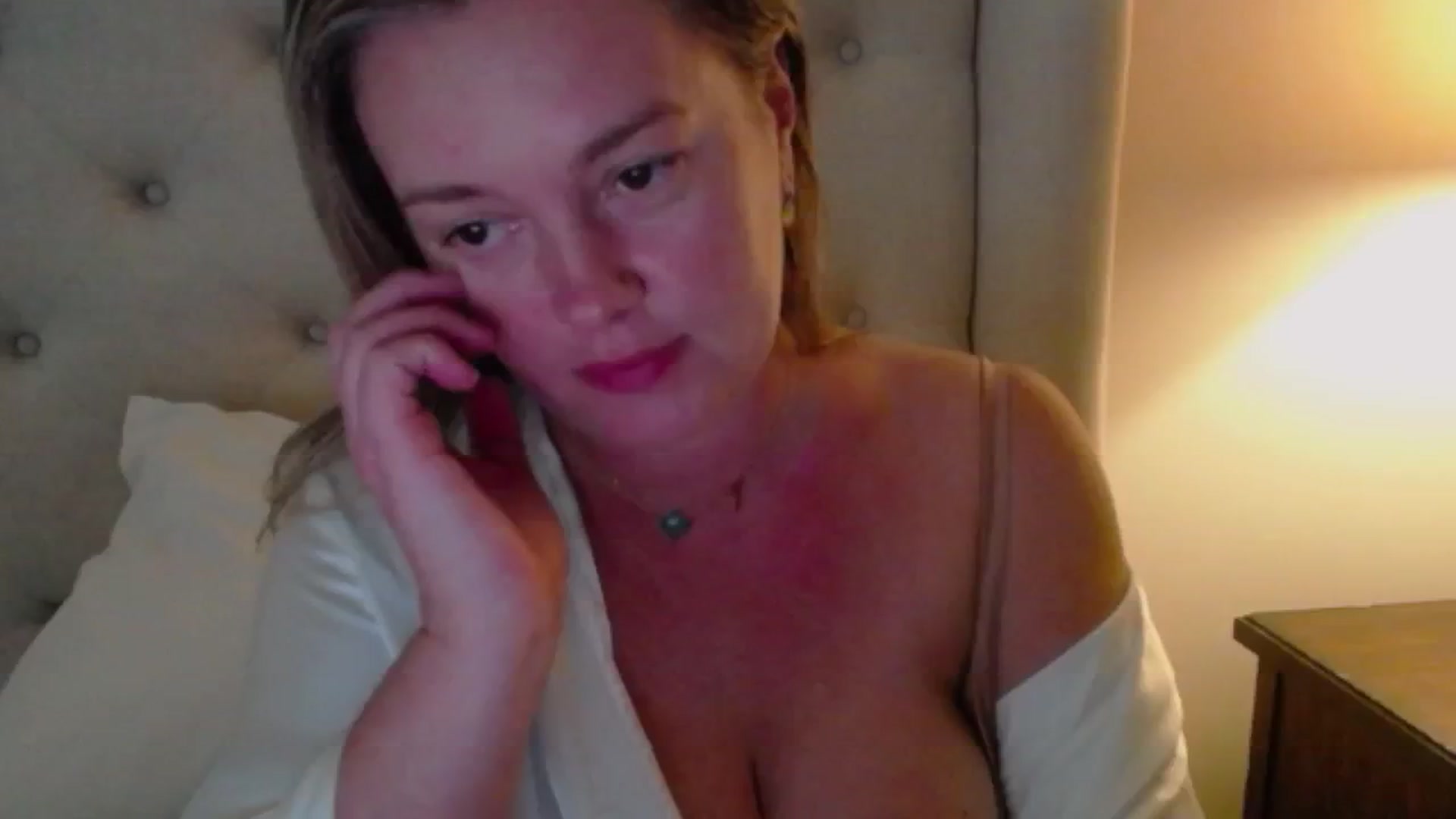 Gallery image thumbnail from J0llye's myfreecams stream on, 08/28/2024, 19:18 image 7 of 20