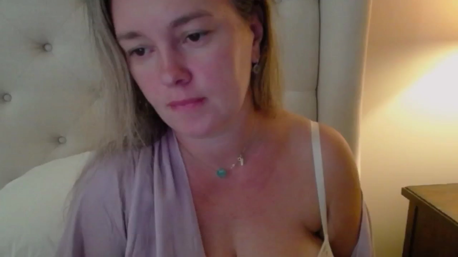 Gallery image thumbnail from J0llye's myfreecams stream on, 08/29/2024, 16:30 image 6 of 20