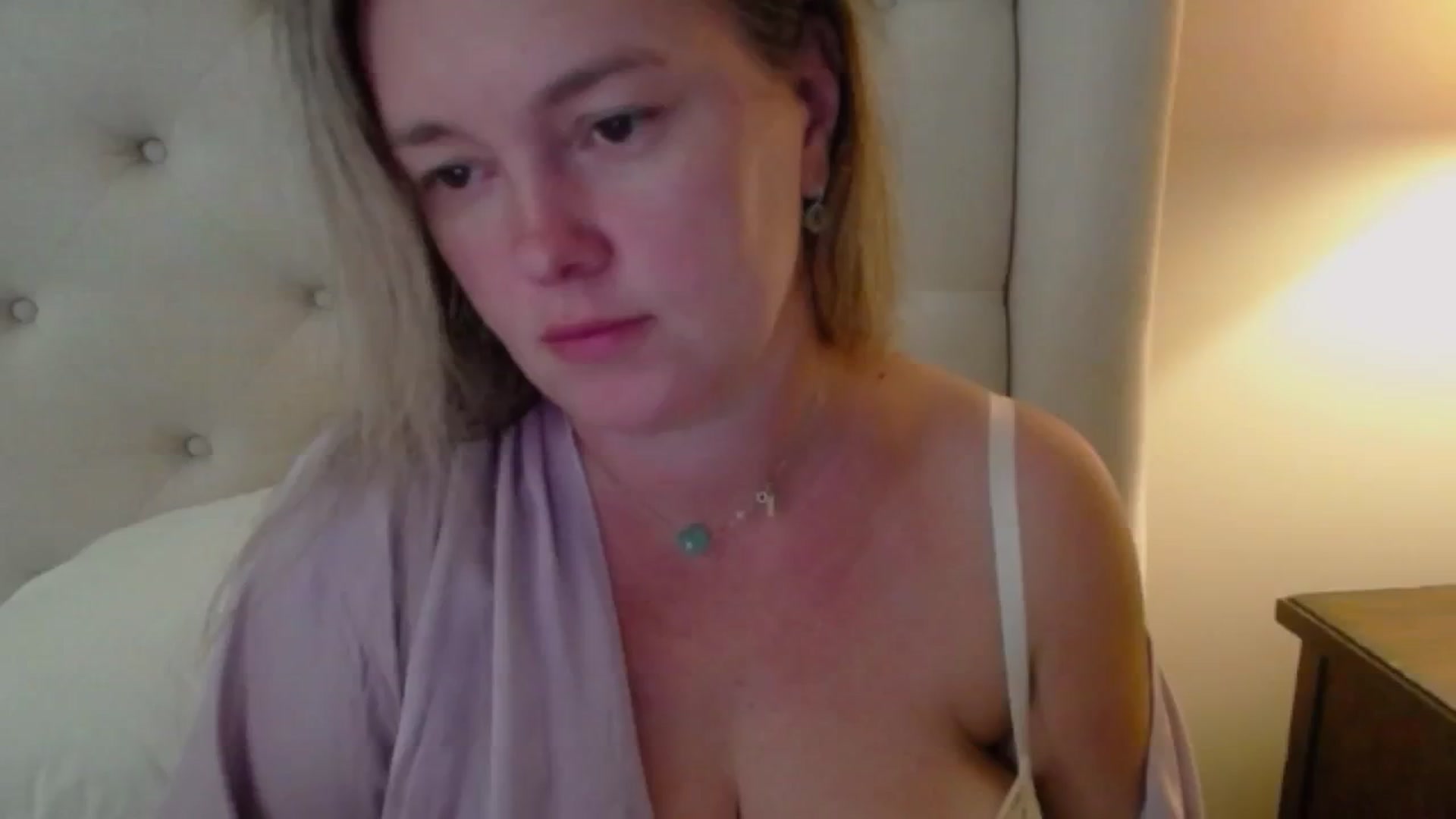 Gallery image thumbnail from J0llye's myfreecams stream on, 08/29/2024, 16:30 image 5 of 20