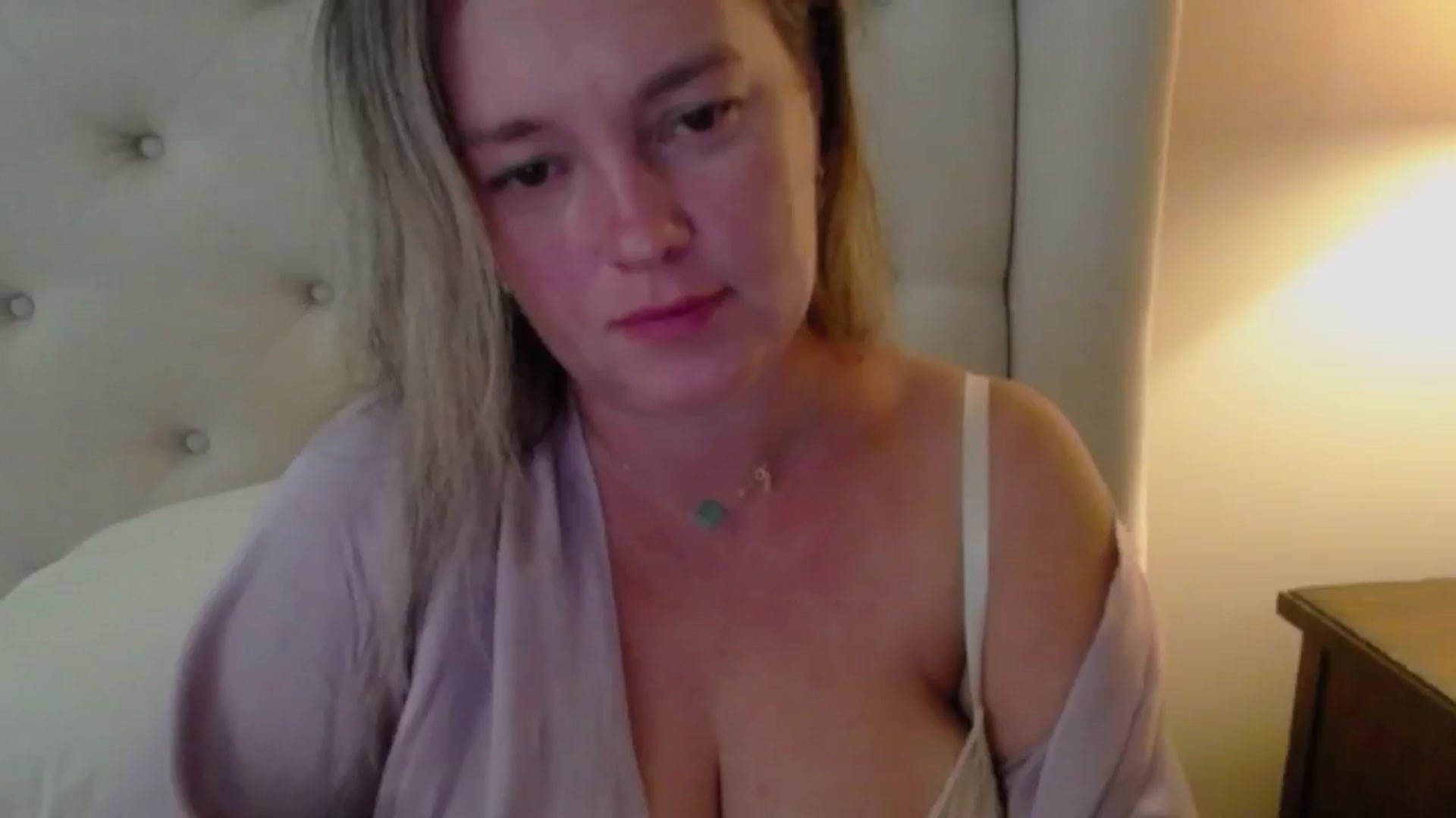 Gallery image thumbnail from J0llye's myfreecams stream on, 08/29/2024, 16:30 image 8 of 20