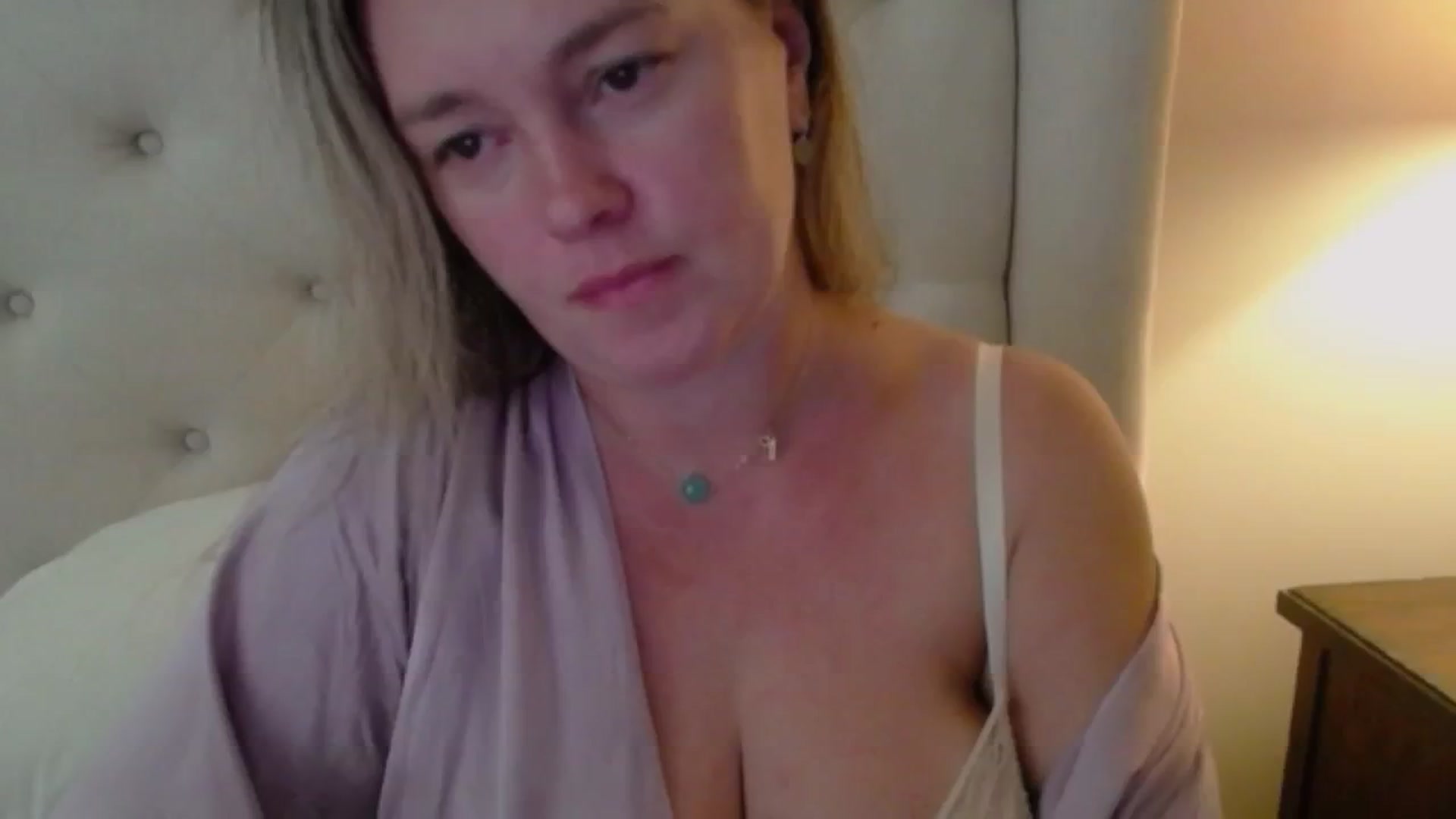 Gallery image thumbnail from J0llye's myfreecams stream on, 08/29/2024, 16:30 image 4 of 20