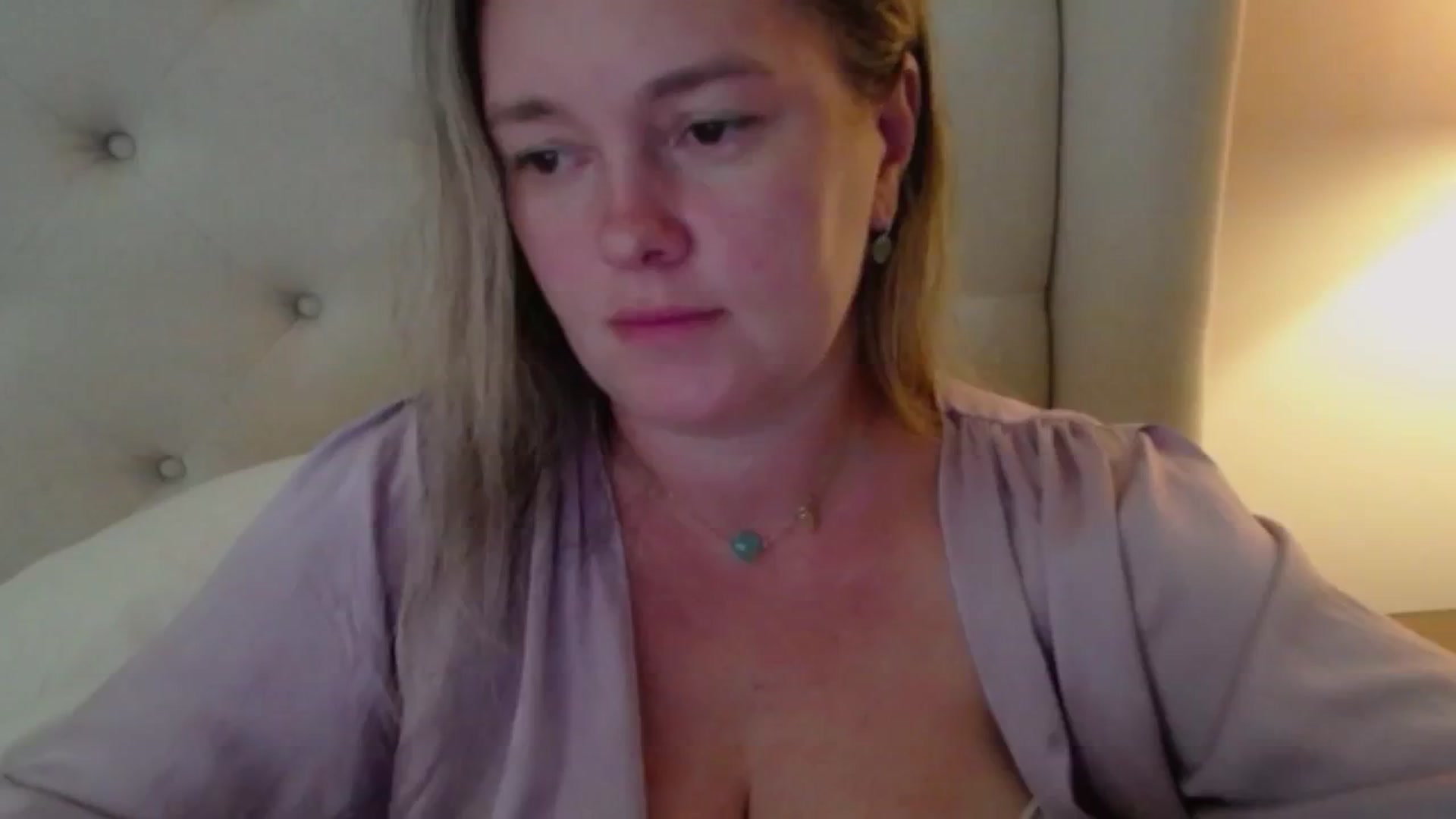 Gallery image thumbnail from J0llye's myfreecams stream on, 08/29/2024, 16:30 image 17 of 20