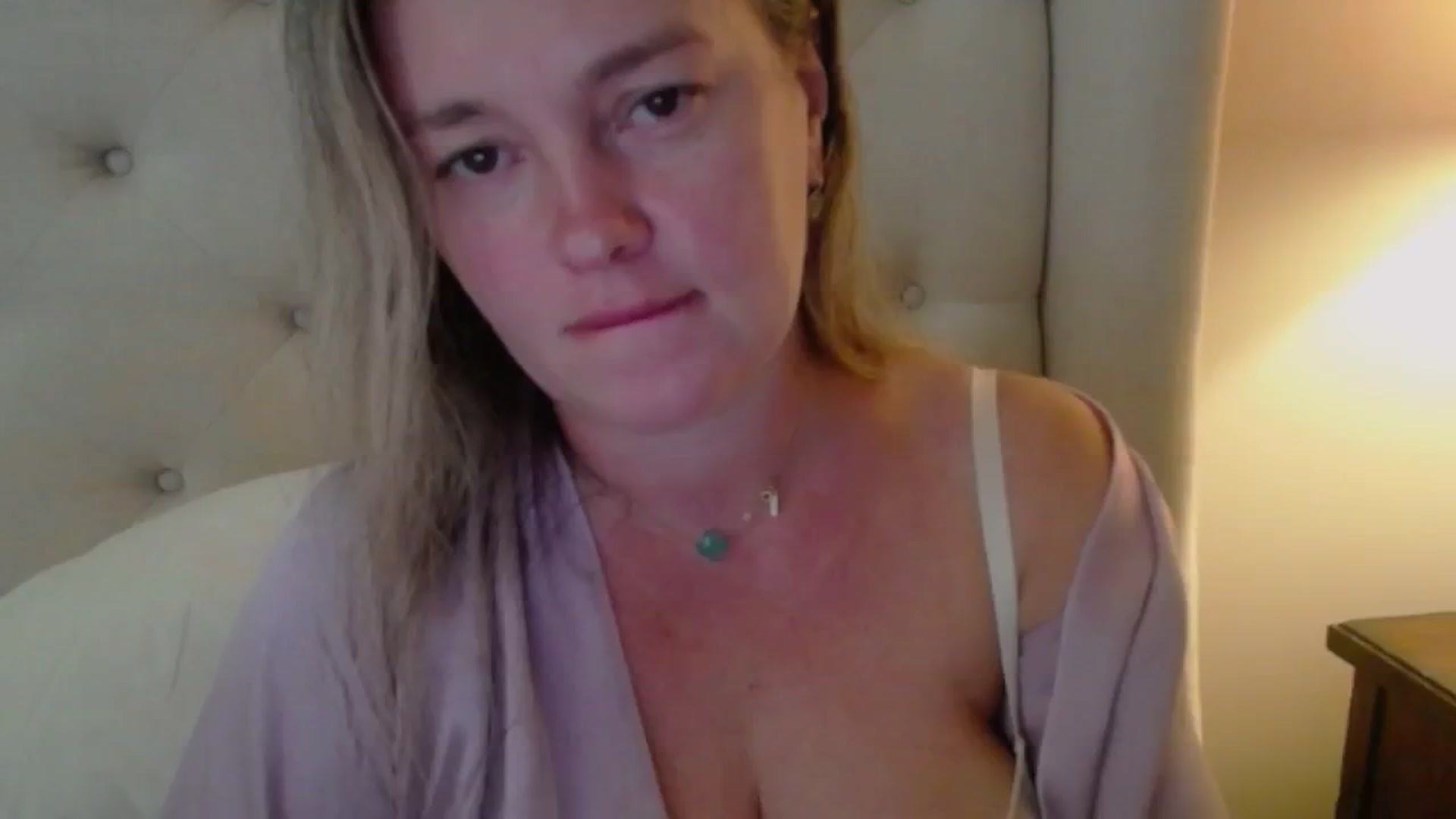 Gallery image thumbnail from J0llye's myfreecams stream on, 08/29/2024, 16:30 image 16 of 20