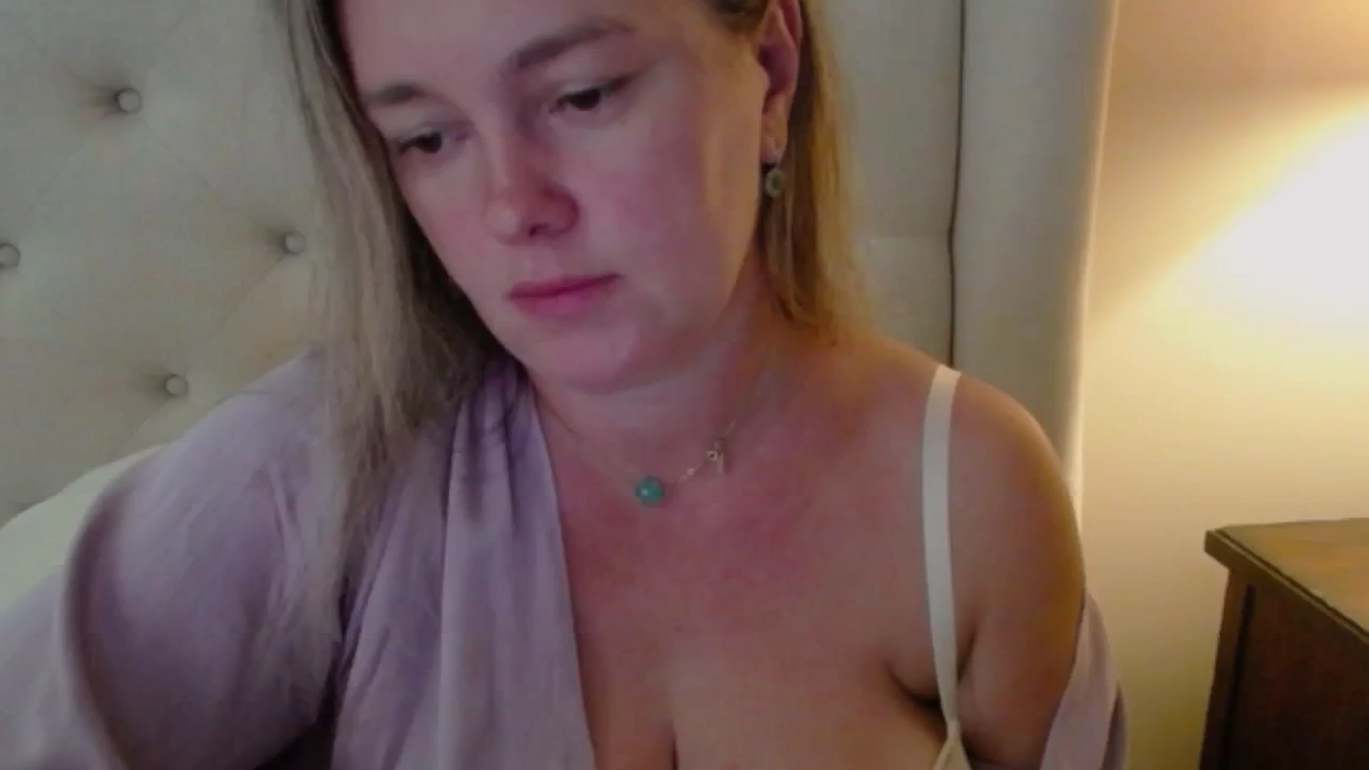 Gallery image thumbnail from J0llye's myfreecams stream on, 08/29/2024, 16:30 image 10 of 20