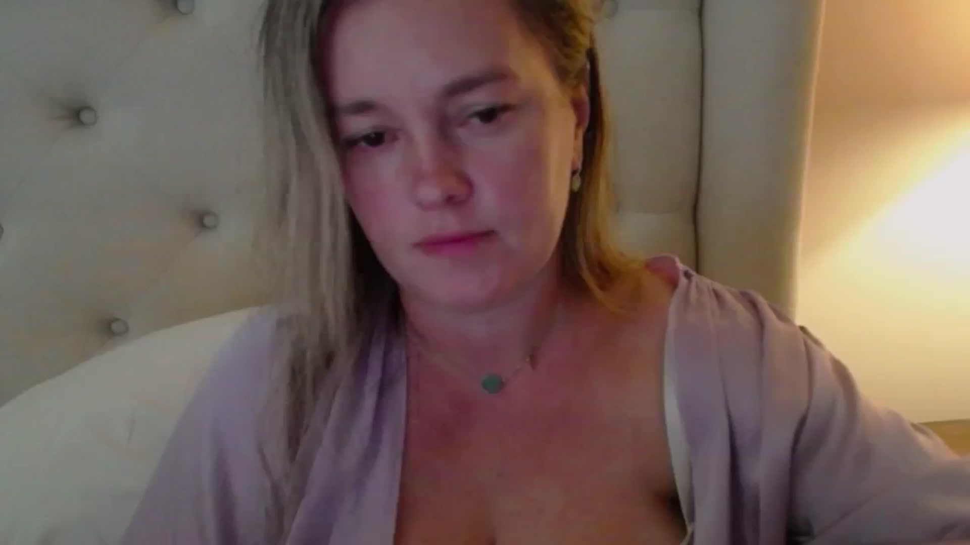 Gallery image thumbnail from J0llye's myfreecams stream on, 08/29/2024, 16:30 image 19 of 20