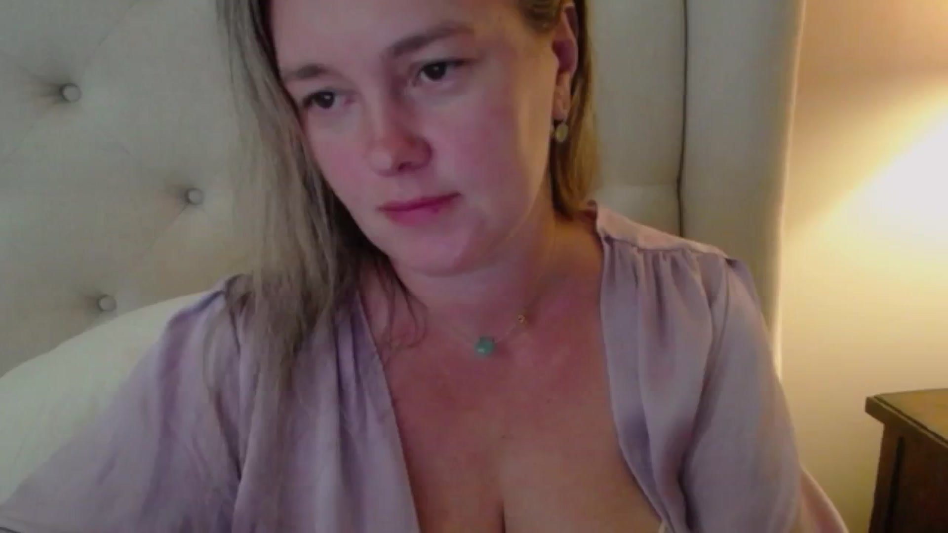 Gallery image thumbnail from J0llye's myfreecams stream on, 08/29/2024, 16:30 image 13 of 20