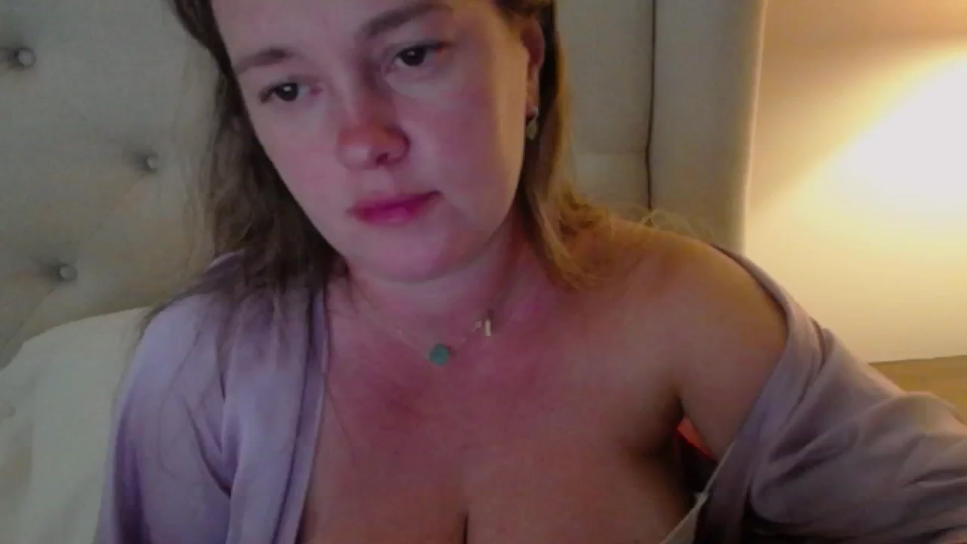 Gallery image thumbnail from J0llye's myfreecams stream on, 08/29/2024, 19:49 image 14 of 20