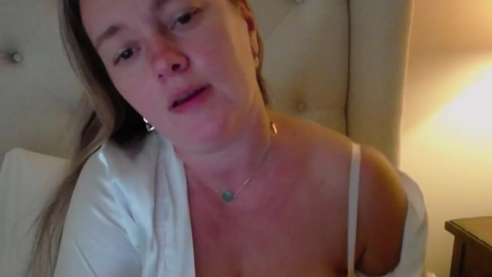 Gallery image thumbnail from J0llye's myfreecams stream on, 08/30/2024, 20:27 image 19 of 20