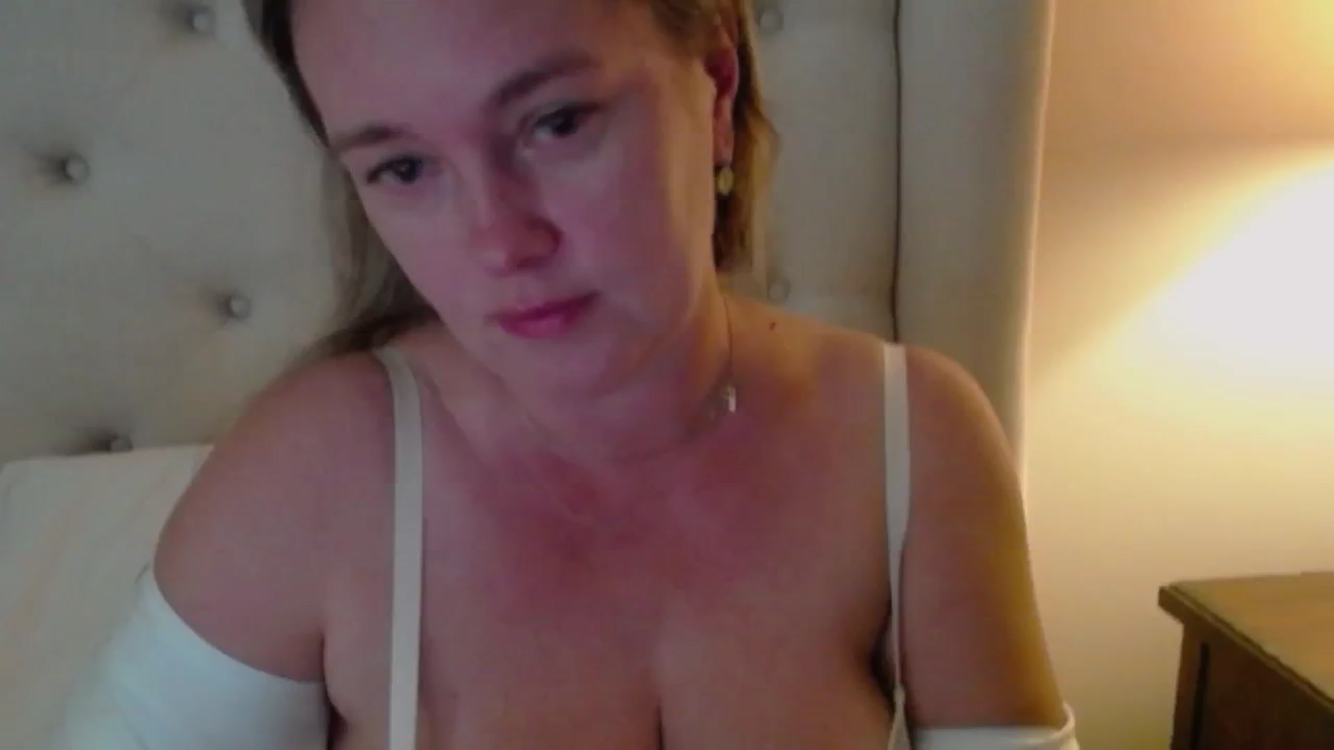 Gallery image thumbnail from J0llye's myfreecams stream on, 08/31/2024, 19:20 image 6 of 20