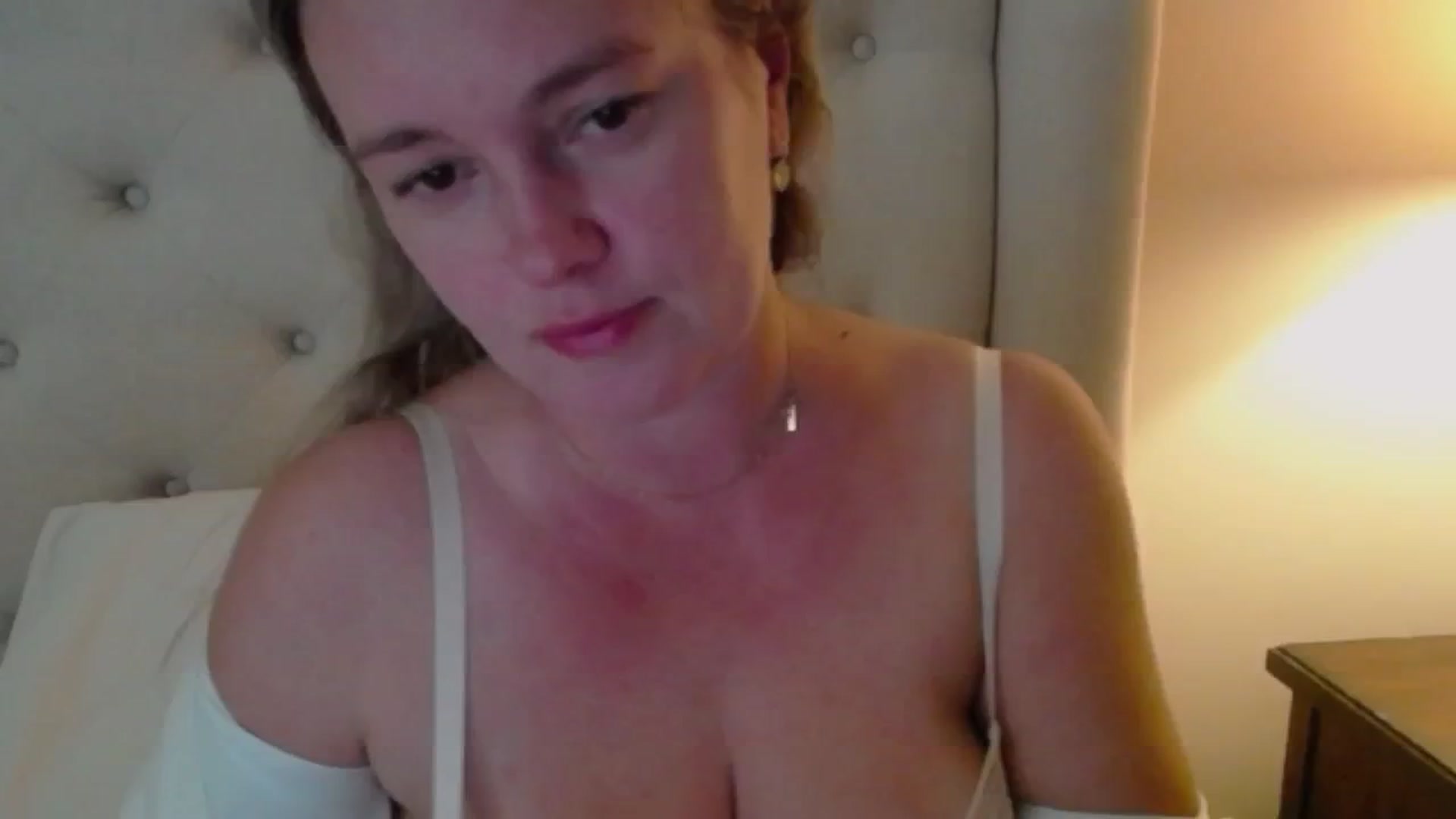 Gallery image thumbnail from J0llye's myfreecams stream on, 08/31/2024, 19:20 image 1 of 20