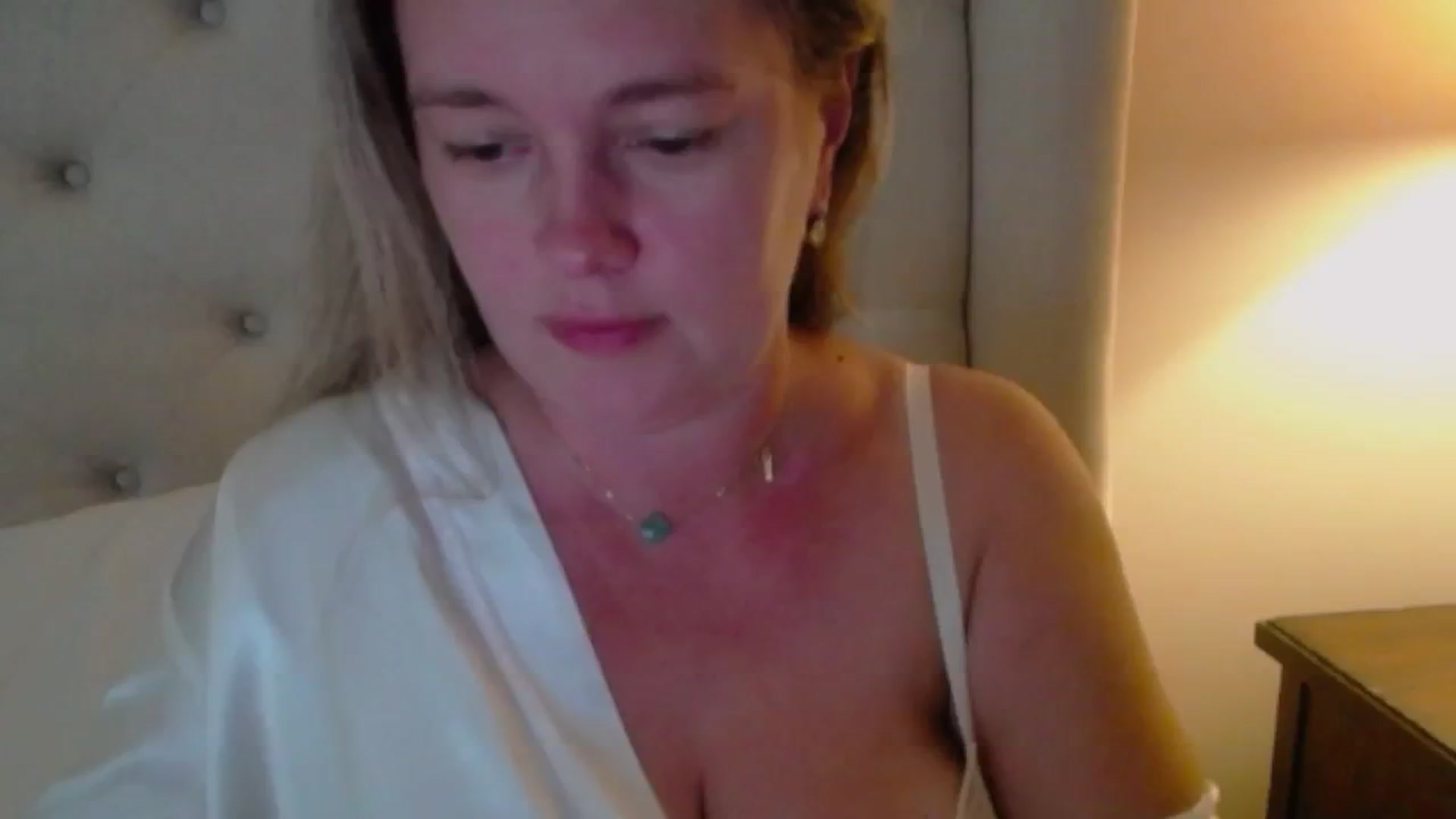 Gallery image thumbnail from J0llye's myfreecams stream on, 08/31/2024, 20:26 image 3 of 20