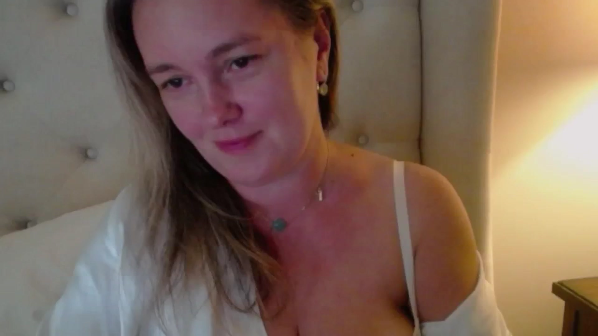 Gallery image thumbnail from J0llye's myfreecams stream on, 08/31/2024, 20:26 image 20 of 20