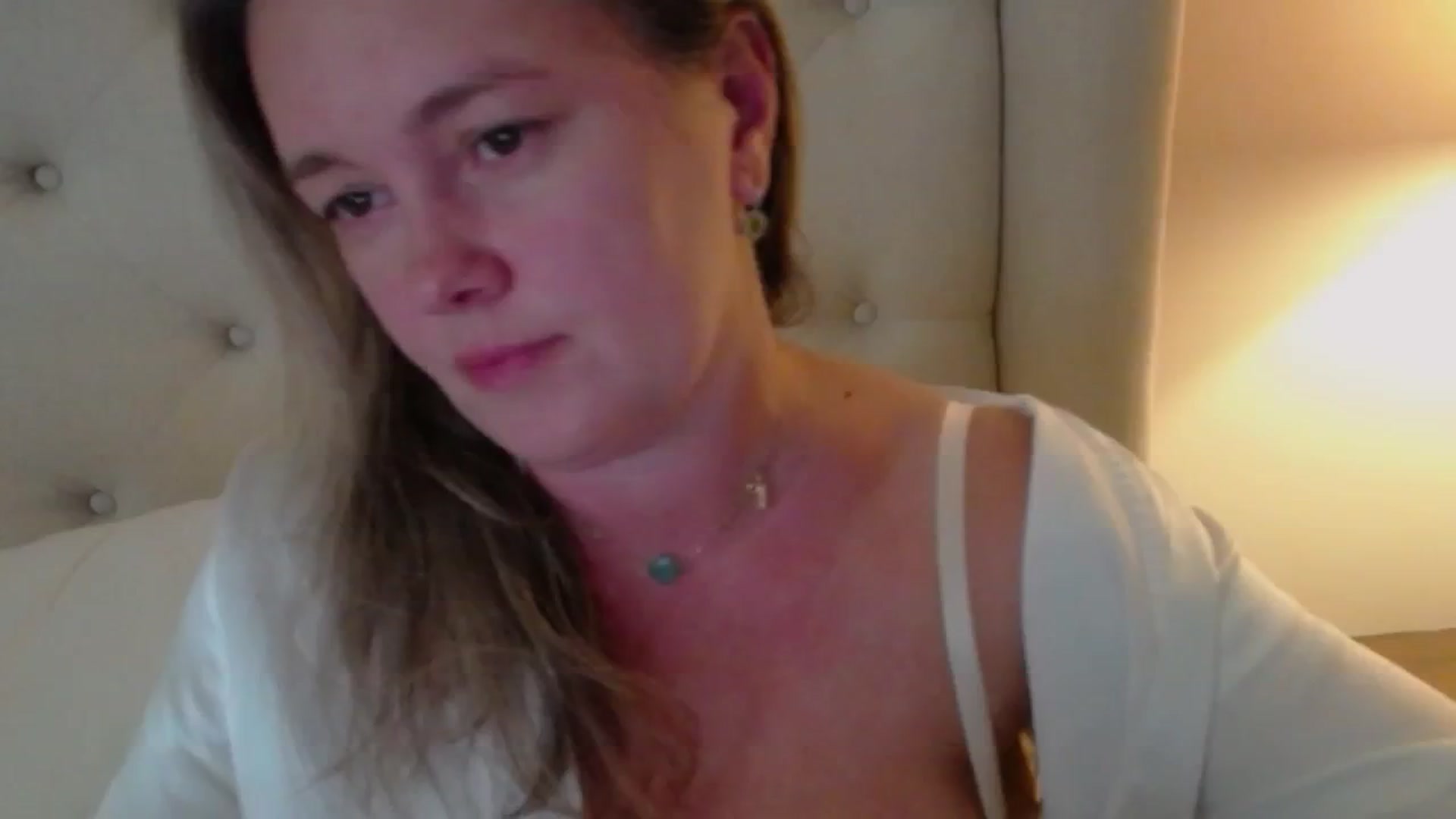 Gallery image thumbnail from J0llye's myfreecams stream on, 08/31/2024, 20:26 image 16 of 20