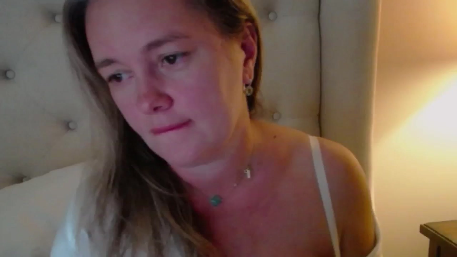 Gallery image thumbnail from J0llye's myfreecams stream on, 08/31/2024, 20:26 image 18 of 20