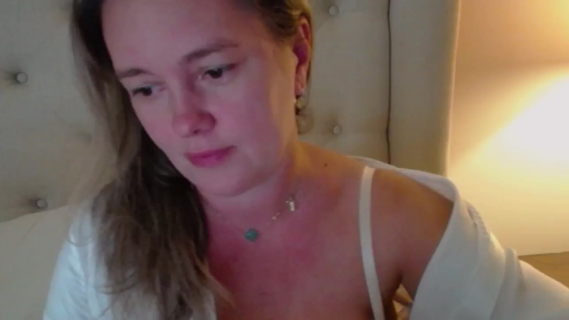 Gallery image thumbnail from J0llye's myfreecams stream on, 08/31/2024, 20:26 image 12 of 20