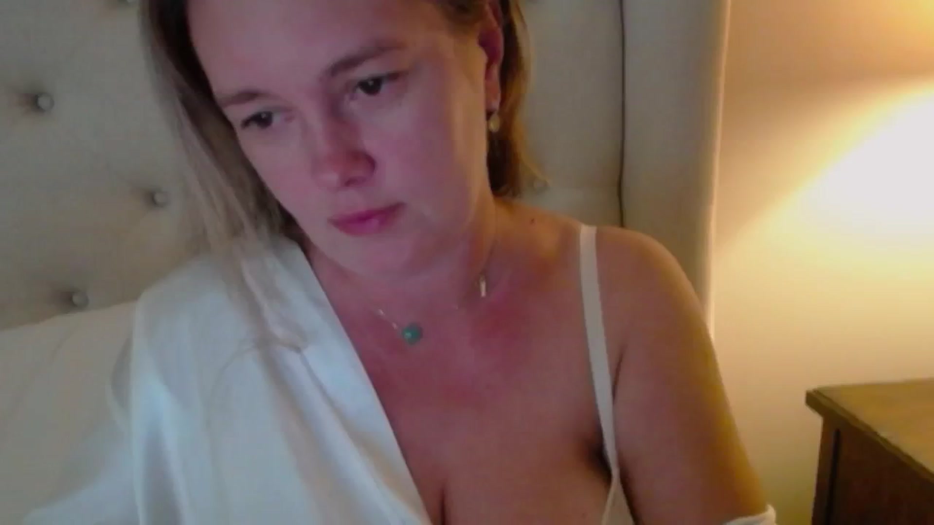 Gallery image thumbnail from J0llye's myfreecams stream on, 08/31/2024, 20:26 image 4 of 20