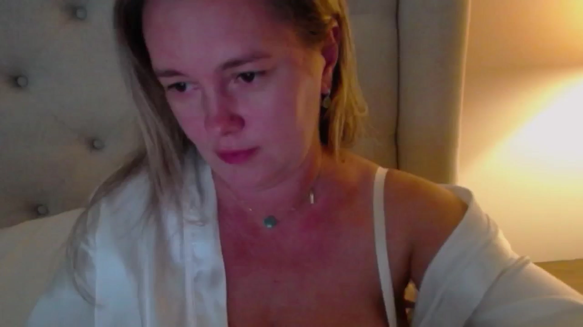 Gallery image thumbnail from J0llye's myfreecams stream on, 08/31/2024, 20:26 image 11 of 20