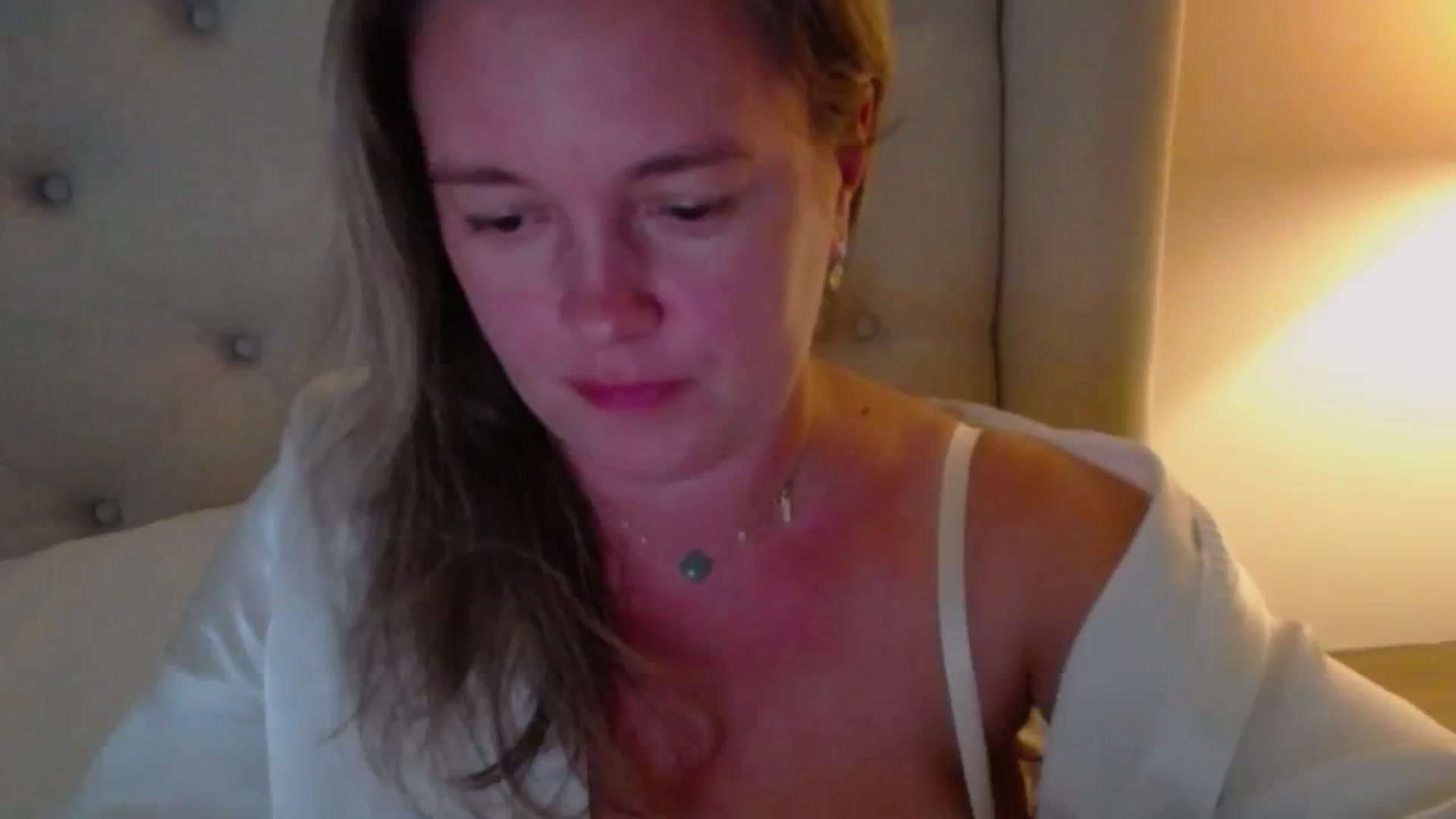 Gallery image thumbnail from J0llye's myfreecams stream on, 08/31/2024, 20:26 image 13 of 20