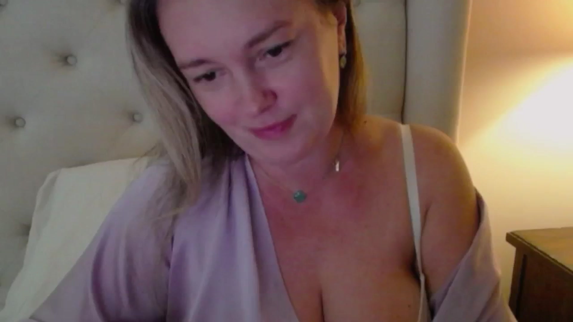 Gallery image thumbnail from J0llye's myfreecams stream on, 09/01/2024, 16:44 image 11 of 20