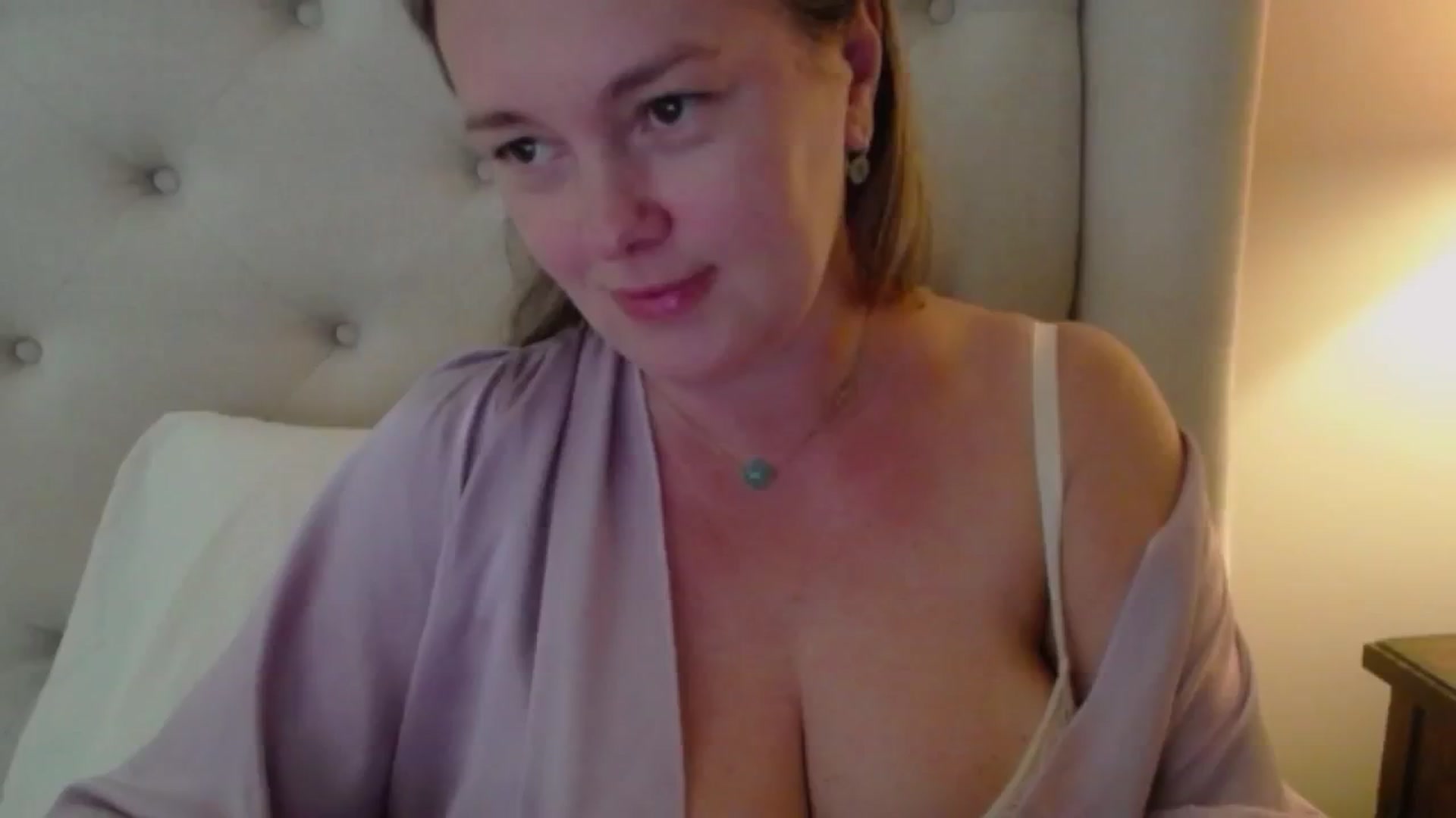 Gallery image thumbnail from J0llye's myfreecams stream on, 09/01/2024, 16:44 image 3 of 20