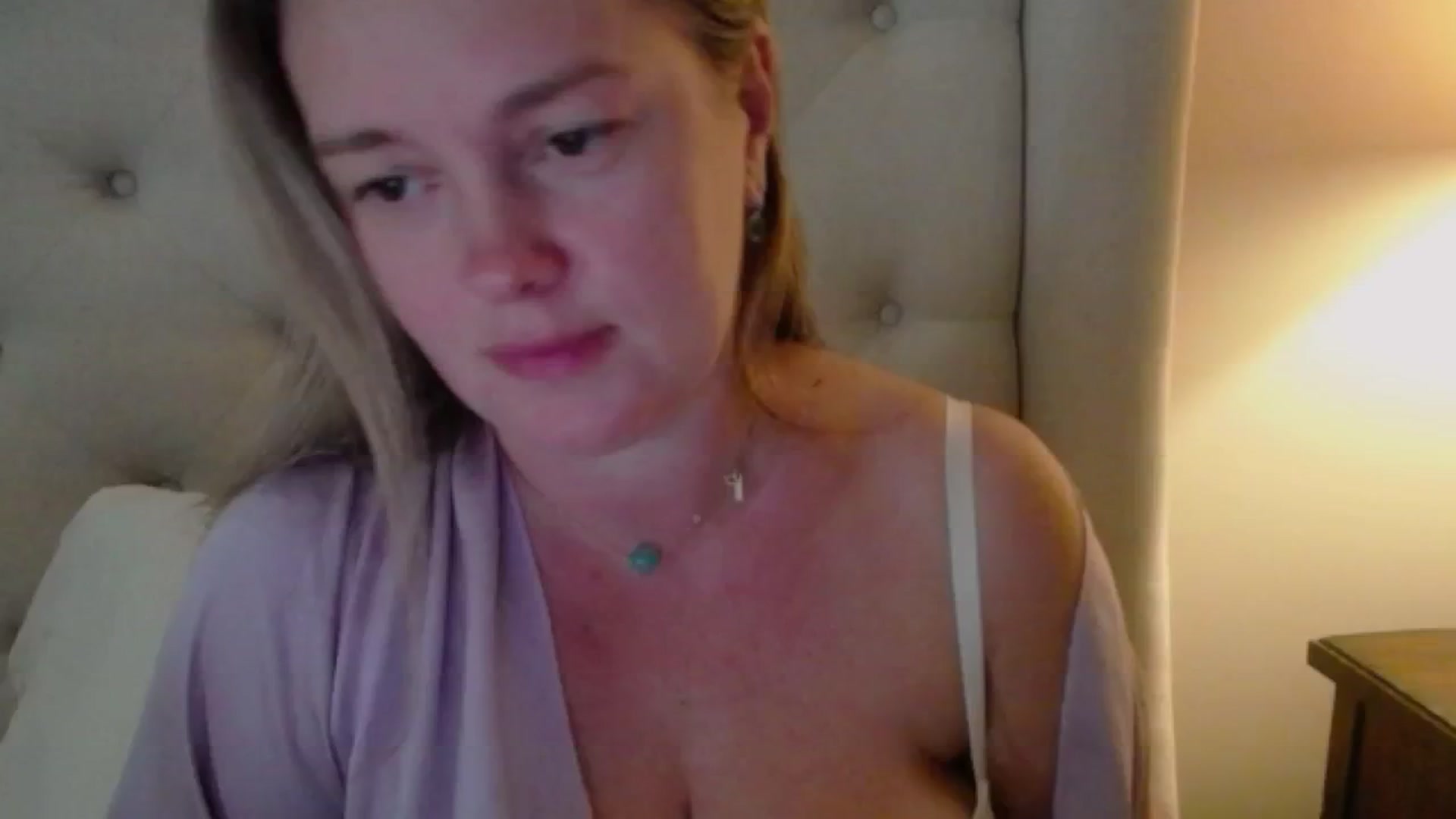 Gallery image thumbnail from J0llye's myfreecams stream on, 09/01/2024, 20:23 image 11 of 20